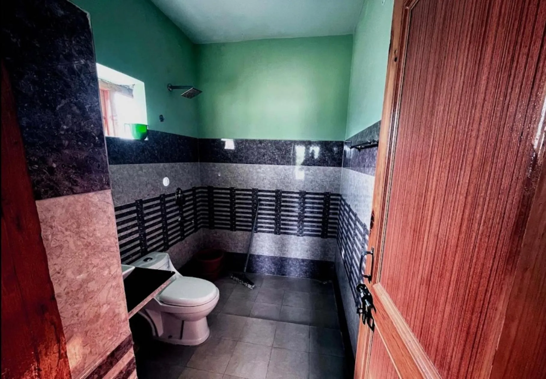 Bathroom in TIH Hotel Jorchung