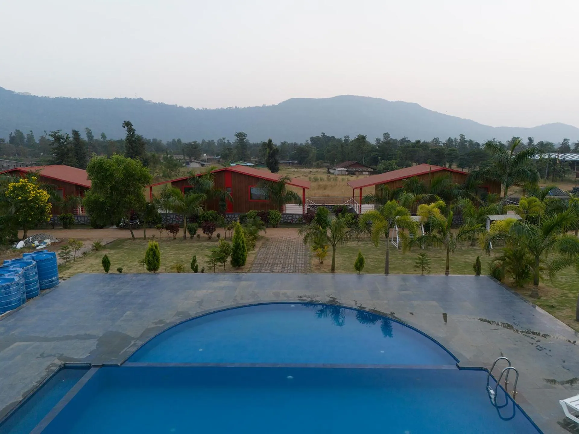 Daksh The Valley Resort - Saputara