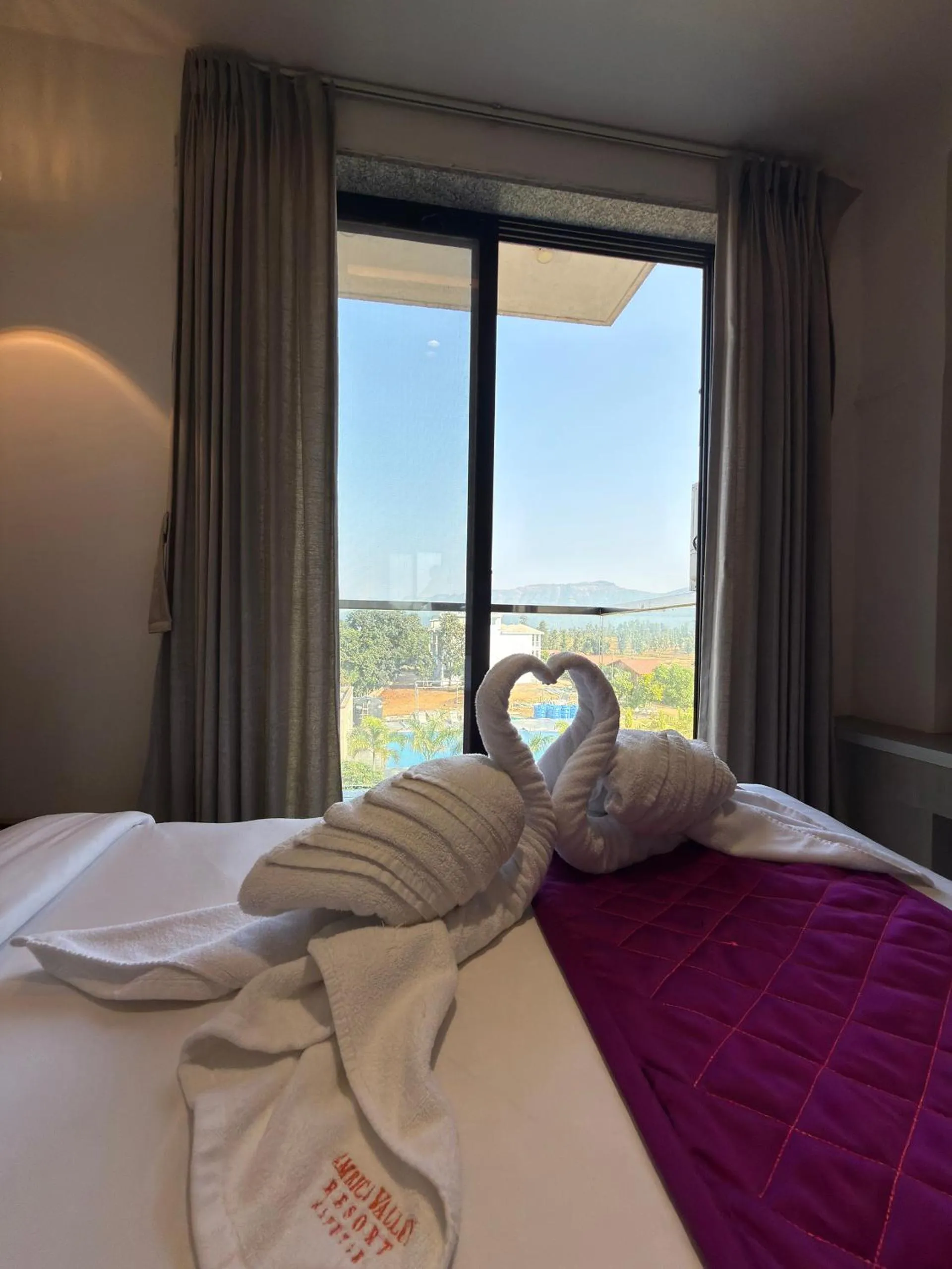 View (from property/room), Bed in Daksh The Valley Resort - Saputara