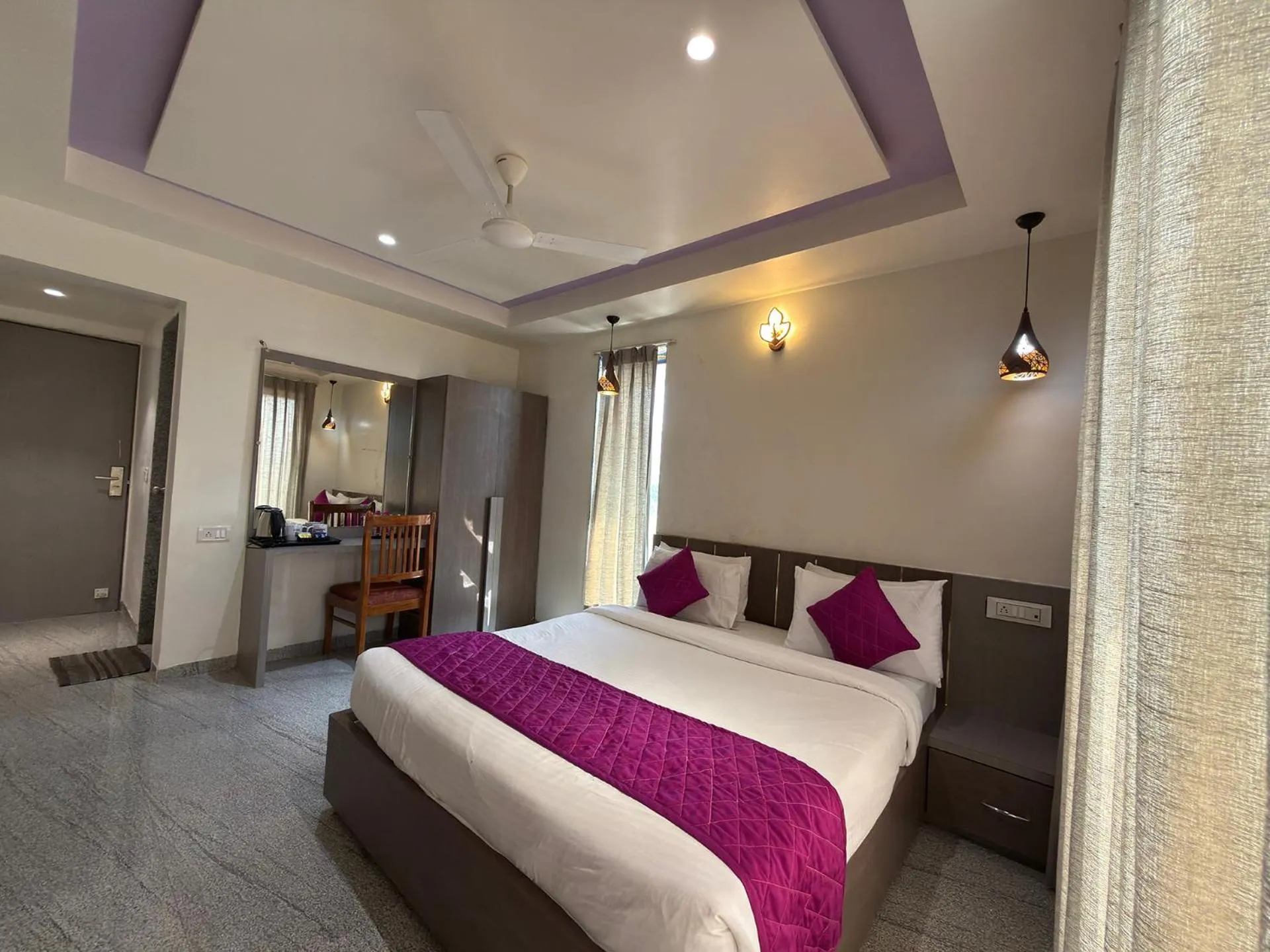 Bed in Daksh The Valley Resort - Saputara