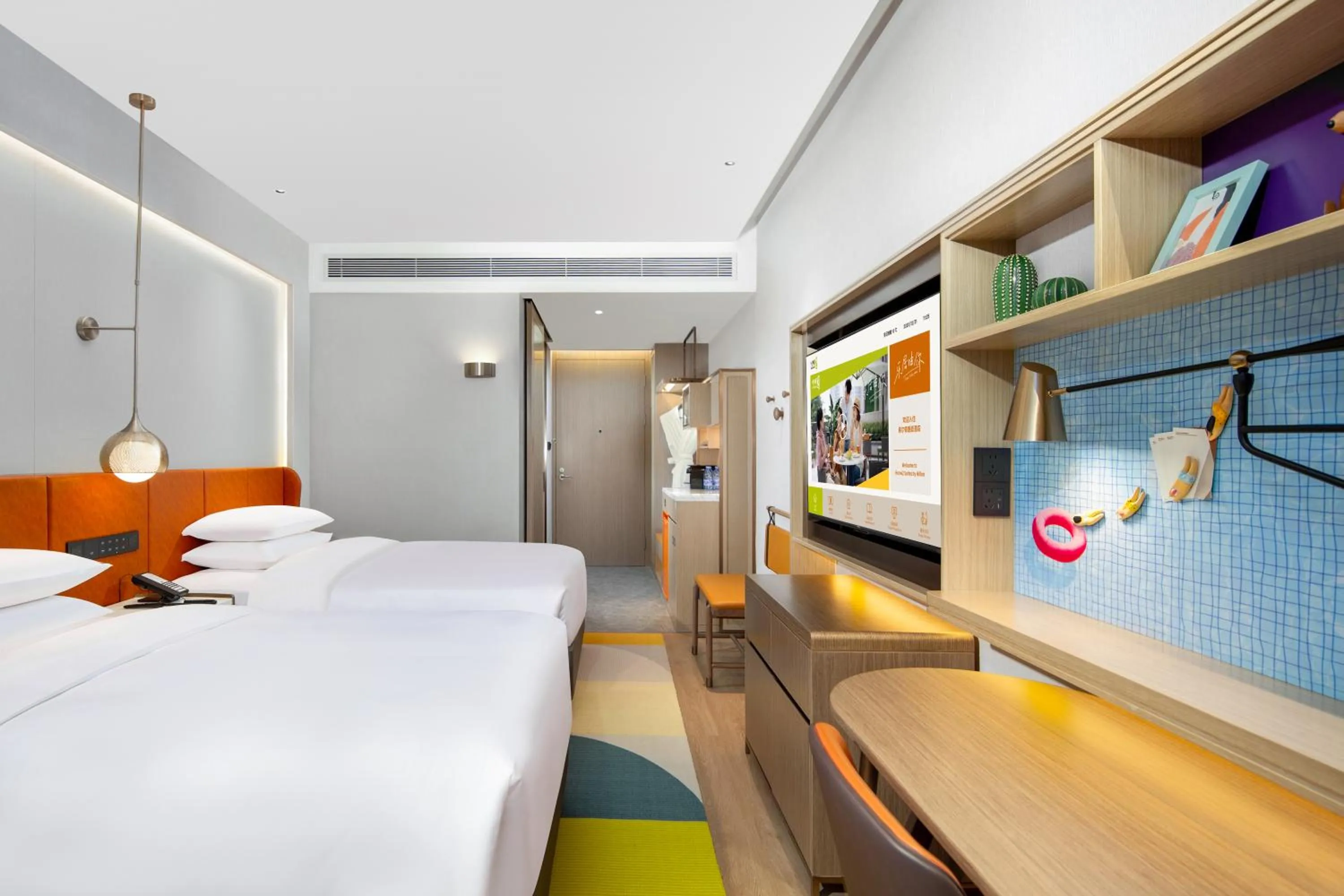 Photo of the whole room, Bed in Home2 Suite by Hilton Foshan Lishui