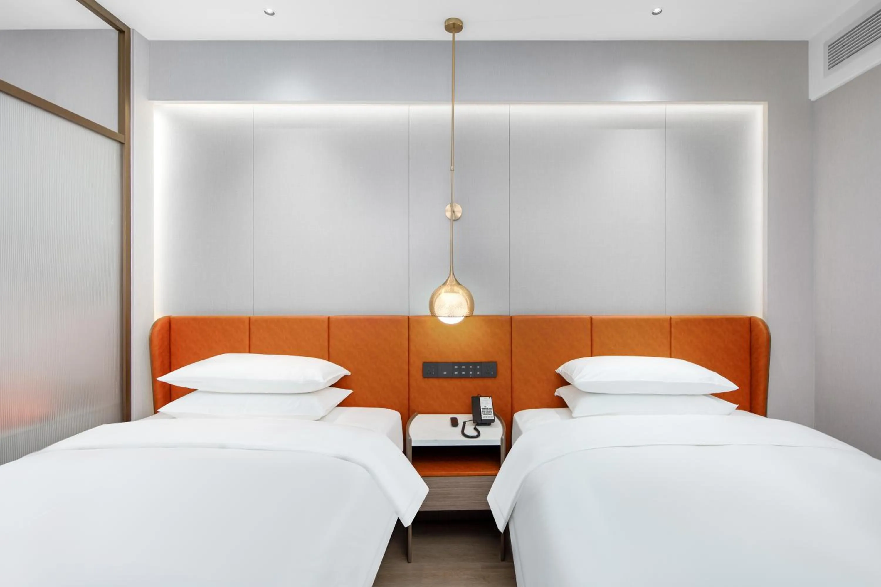 Photo of the whole room, Bed in Home2 Suite by Hilton Foshan Lishui