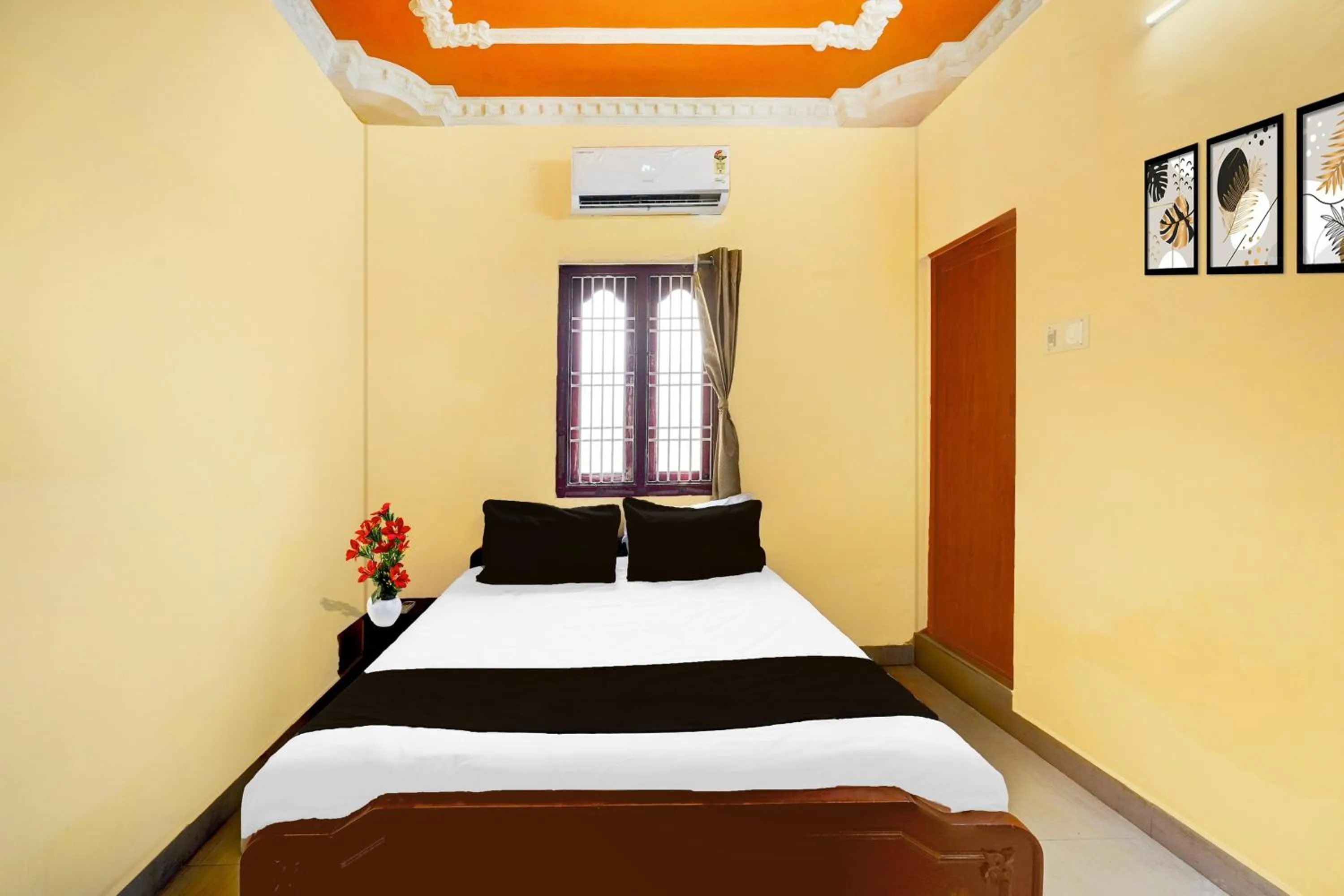 Bedroom, Bed in Super Hotel O Nemeli Road Sriram Nagar