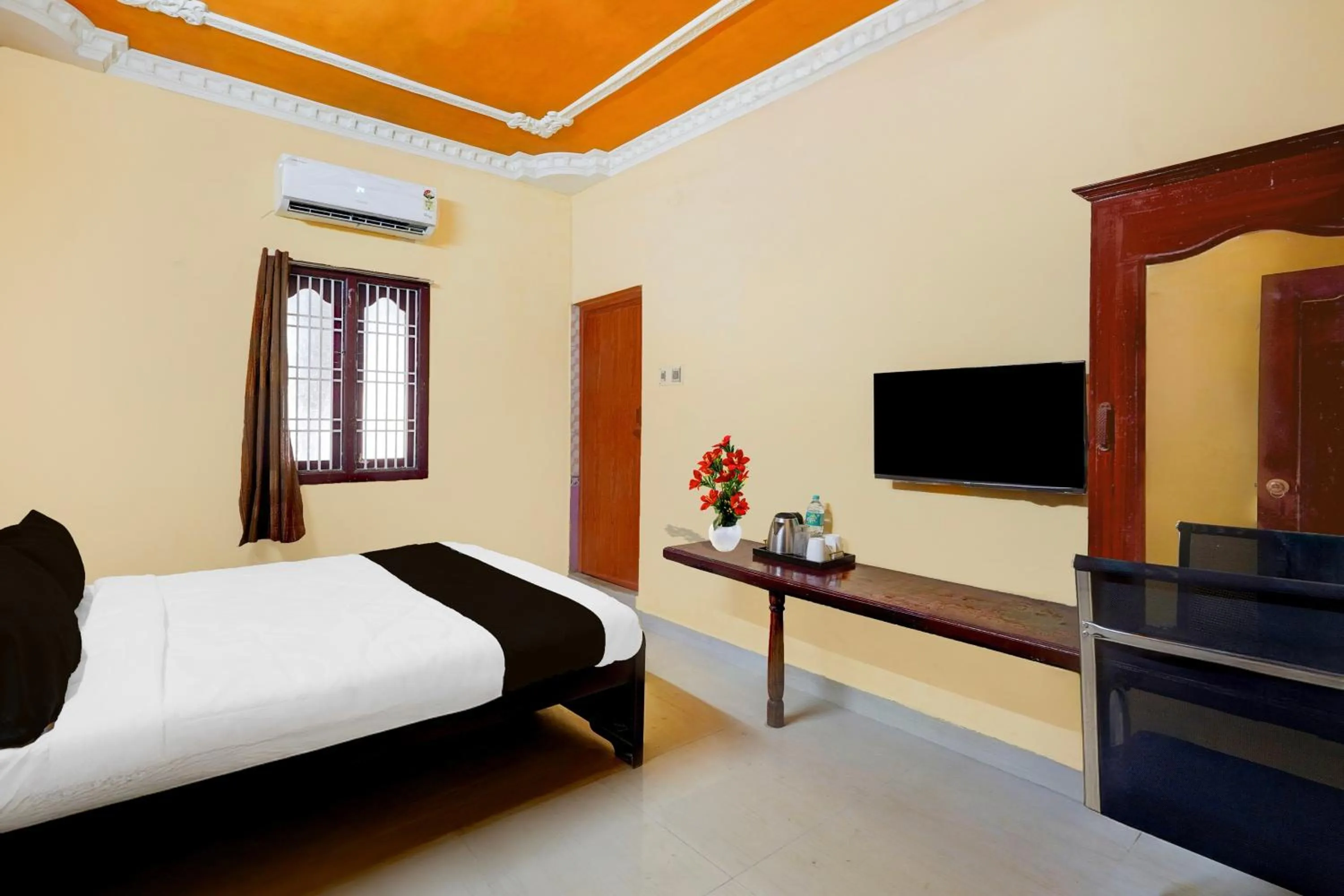Bedroom, Bed in Super Hotel O Nemeli Road Sriram Nagar