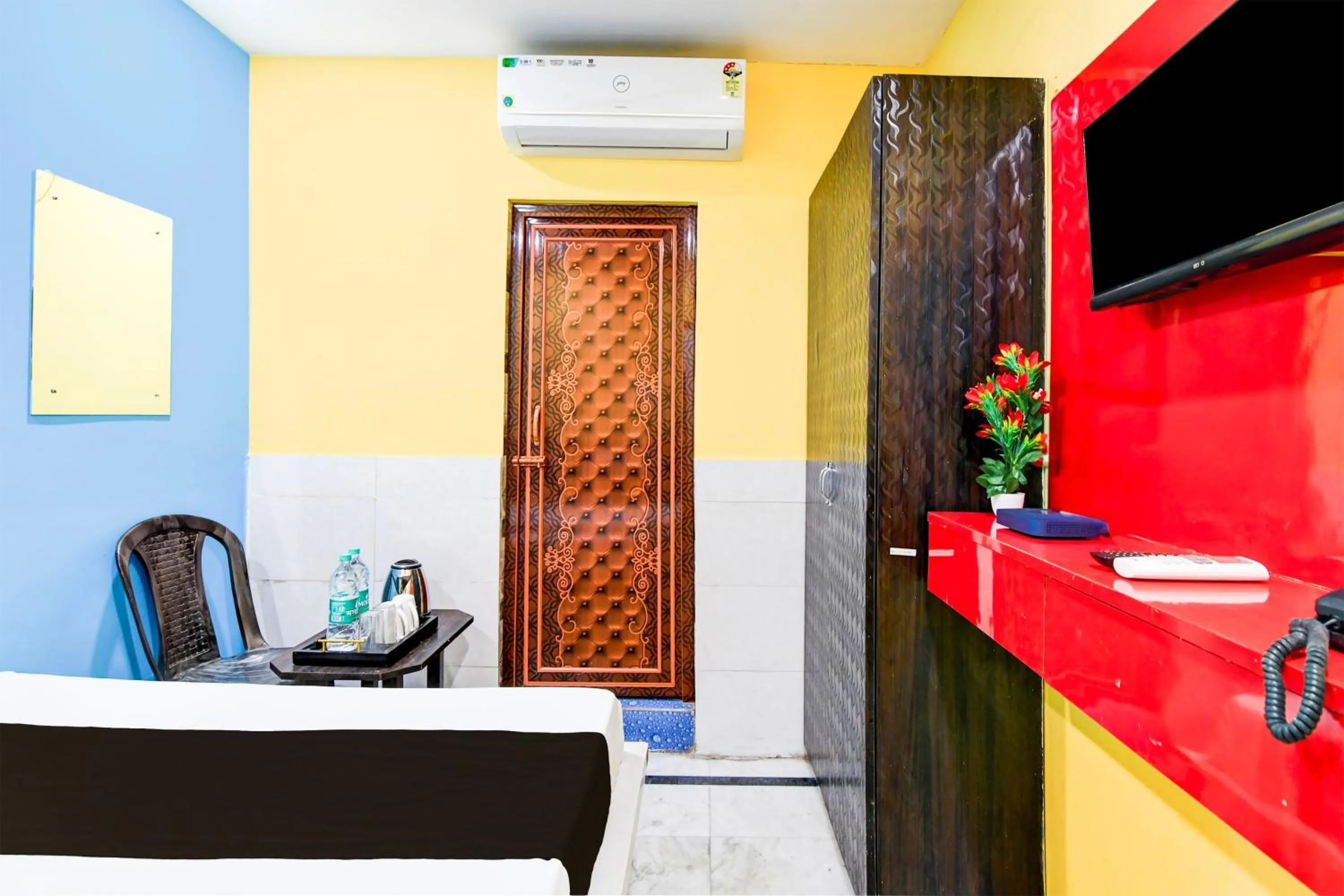 Bedroom in Super Hotel O Kolkata Near Acropolis Mall Formerly 7 Horse GH