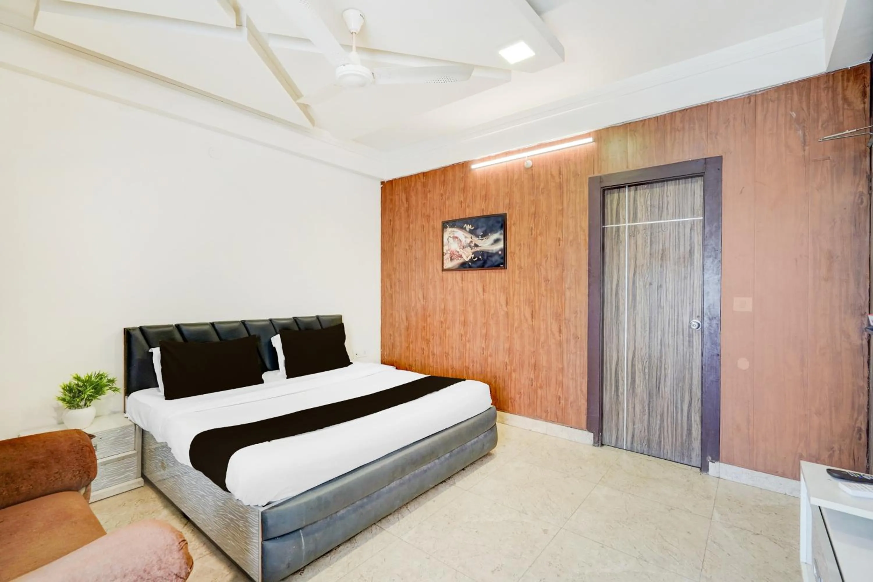 Bedroom, Bed in Super Hotel O GMS Road Near Bus Stand