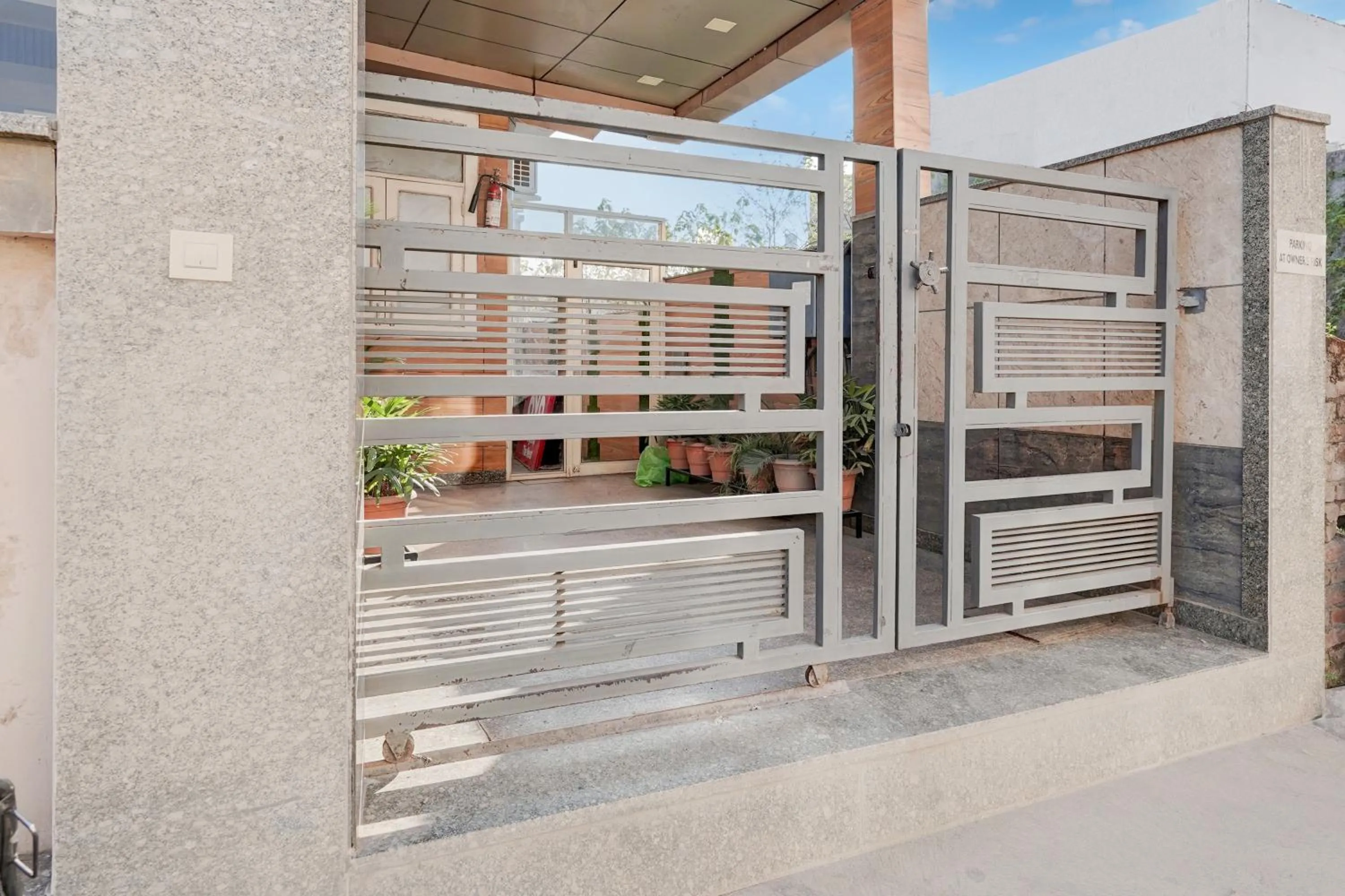 Facade/entrance in Super Hotel O GMS Road Near Bus Stand