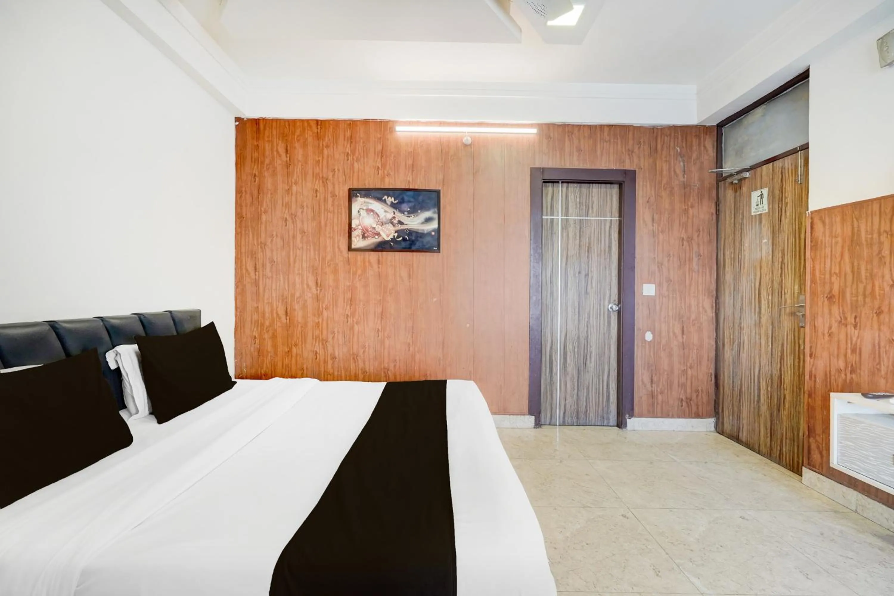 Bedroom, Bed in Super Hotel O GMS Road Near Bus Stand