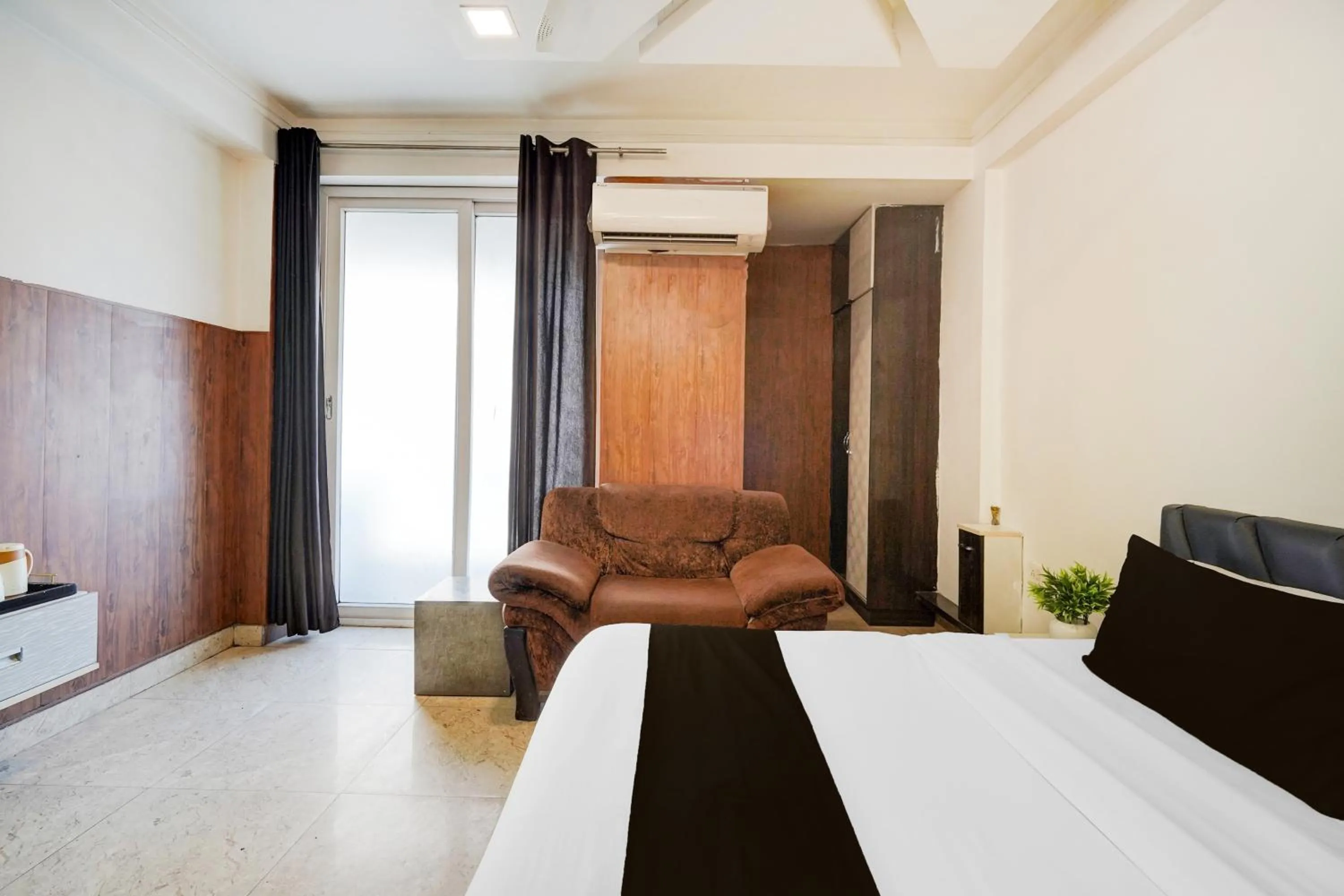 Bedroom, Bed in Super Hotel O GMS Road Near Bus Stand