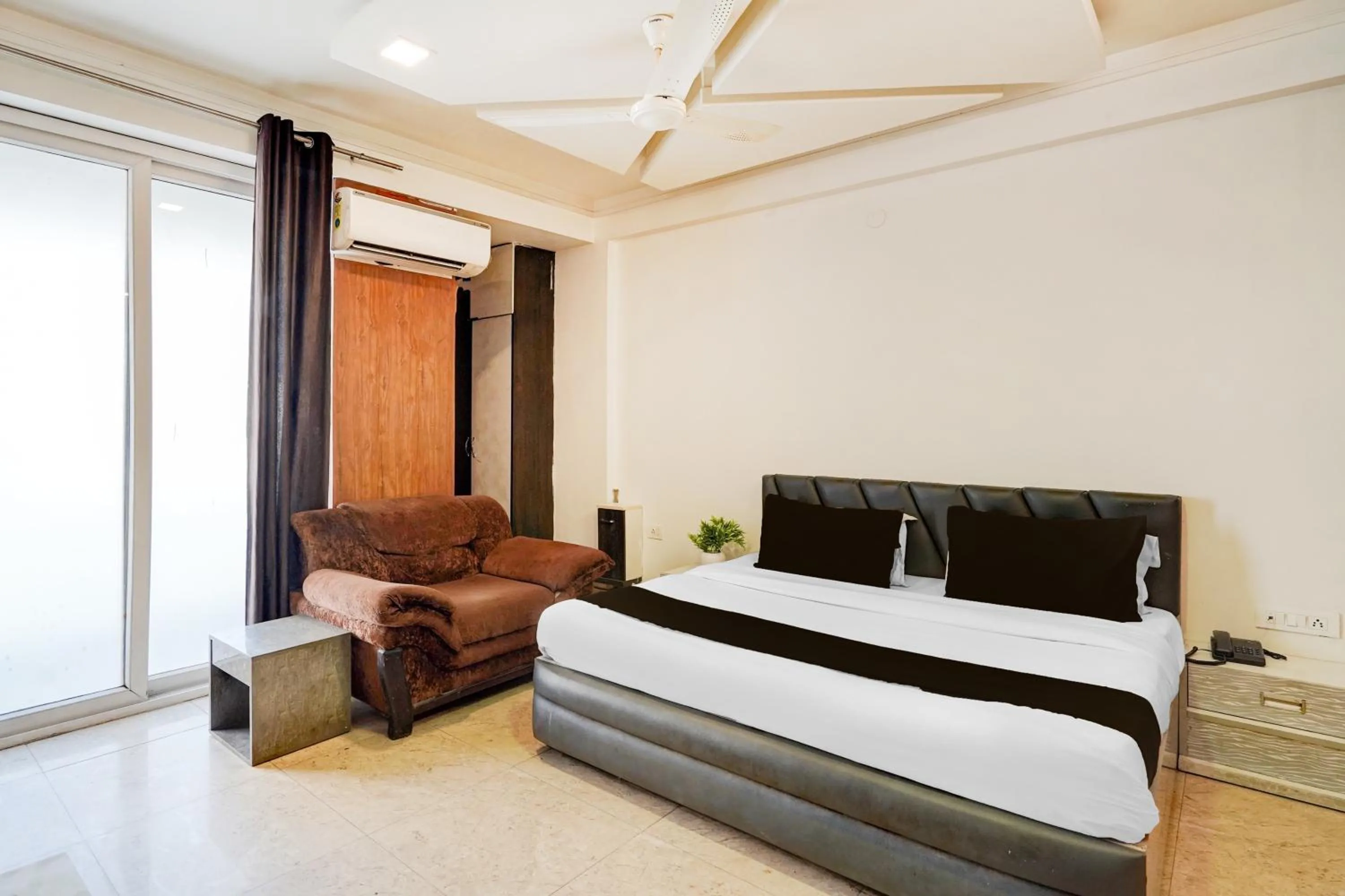 Bedroom, Bed in Super Hotel O GMS Road Near Bus Stand