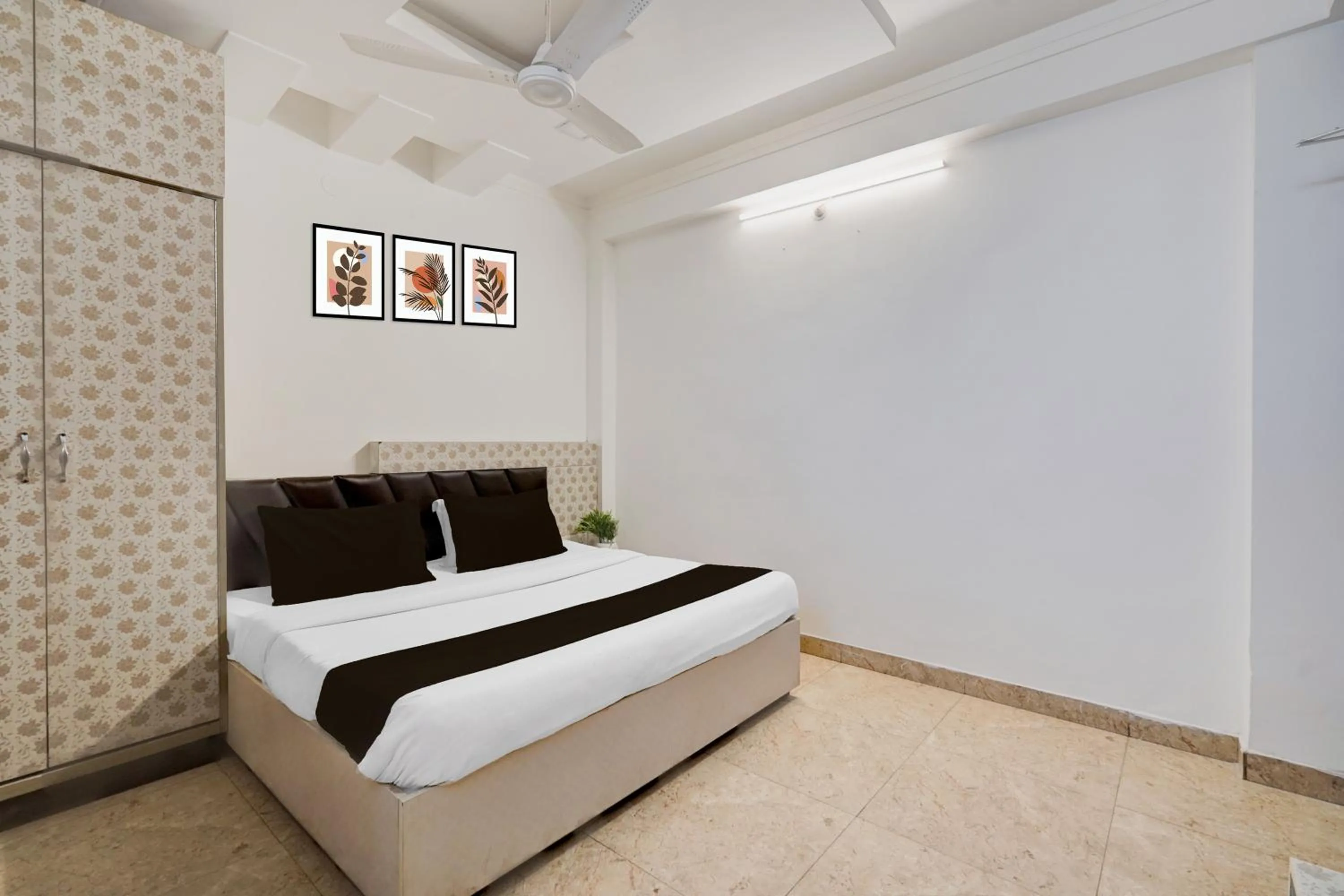 Bedroom, Bed in Super Hotel O GMS Road Near Bus Stand
