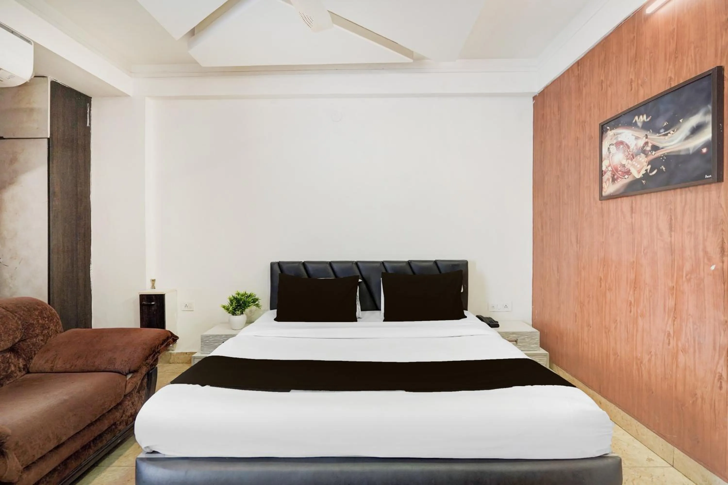 Bedroom, Bed in Super Hotel O GMS Road Near Bus Stand