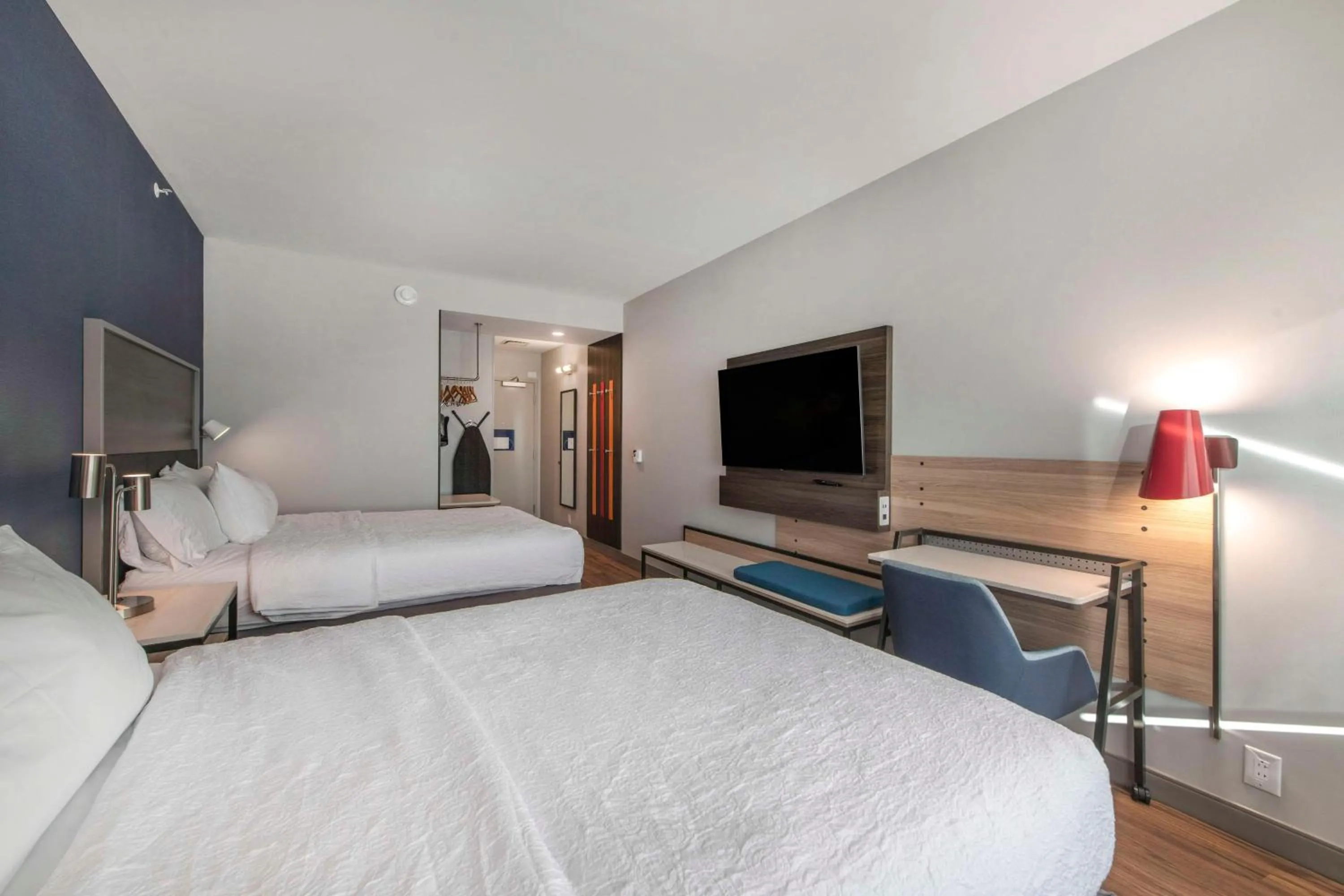 Bedroom, Bed in Tru By Hilton Lumberton