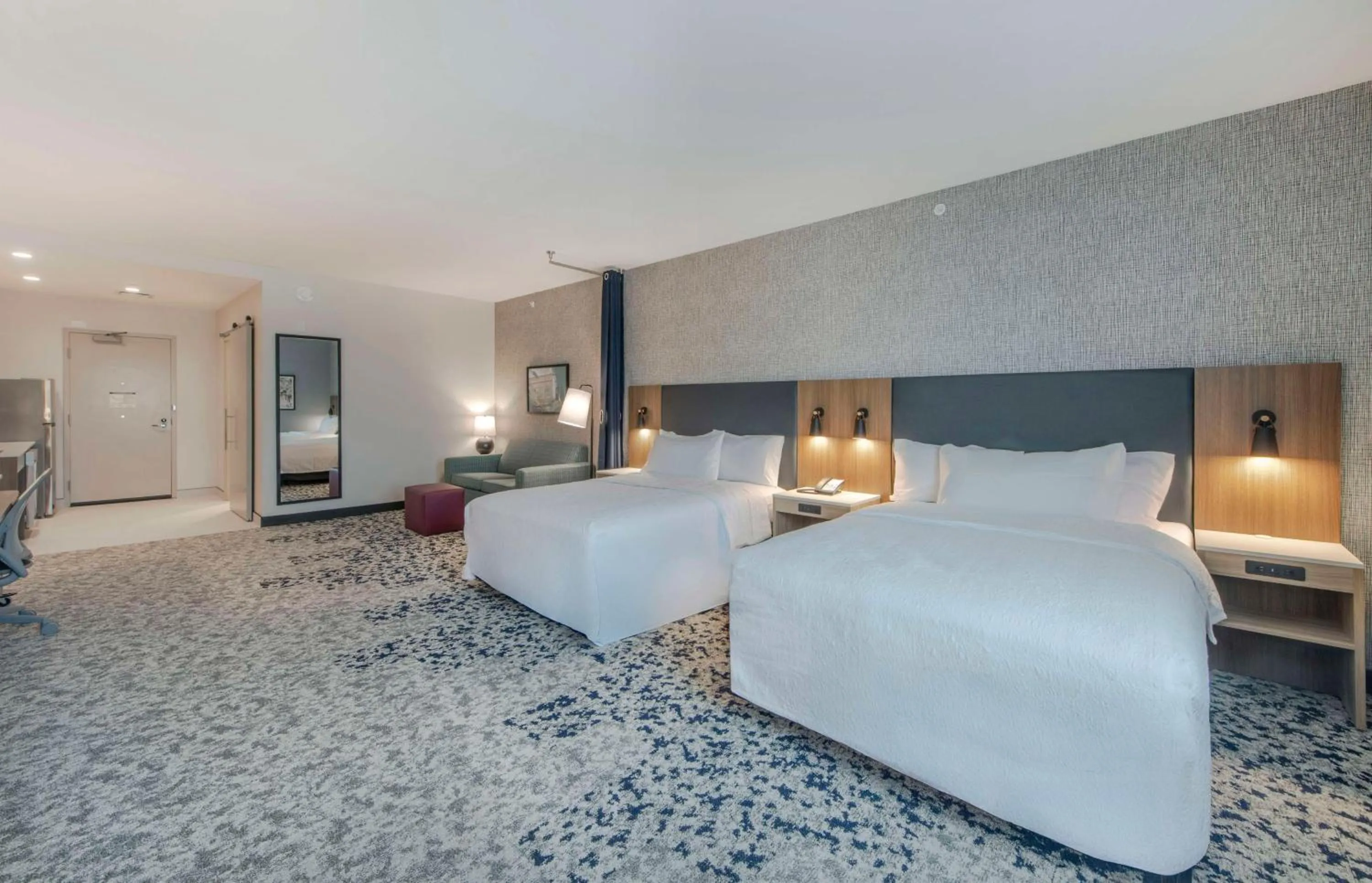 Living room, Bed in Home2 Suites By Hilton Lumberton