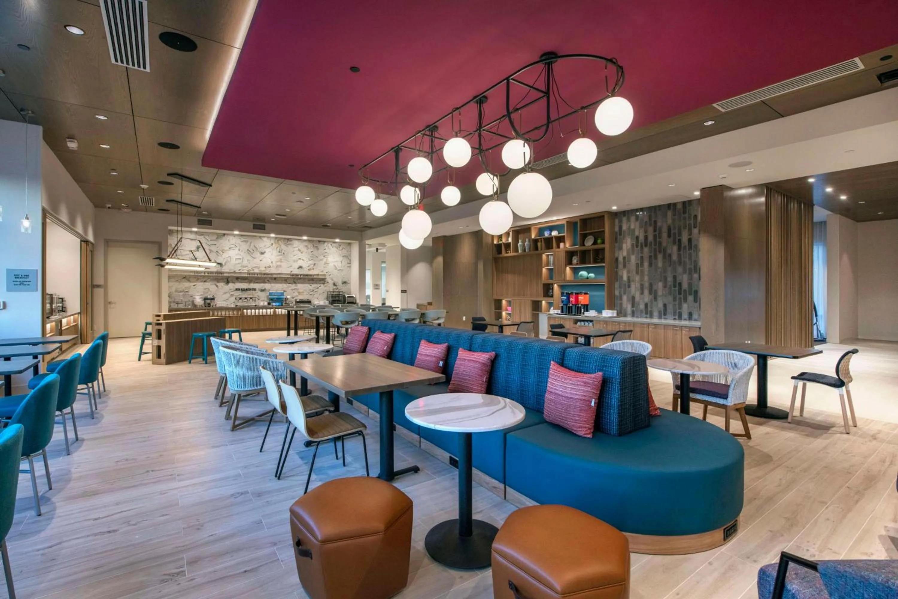 Dining area in Home2 Suites By Hilton Lumberton