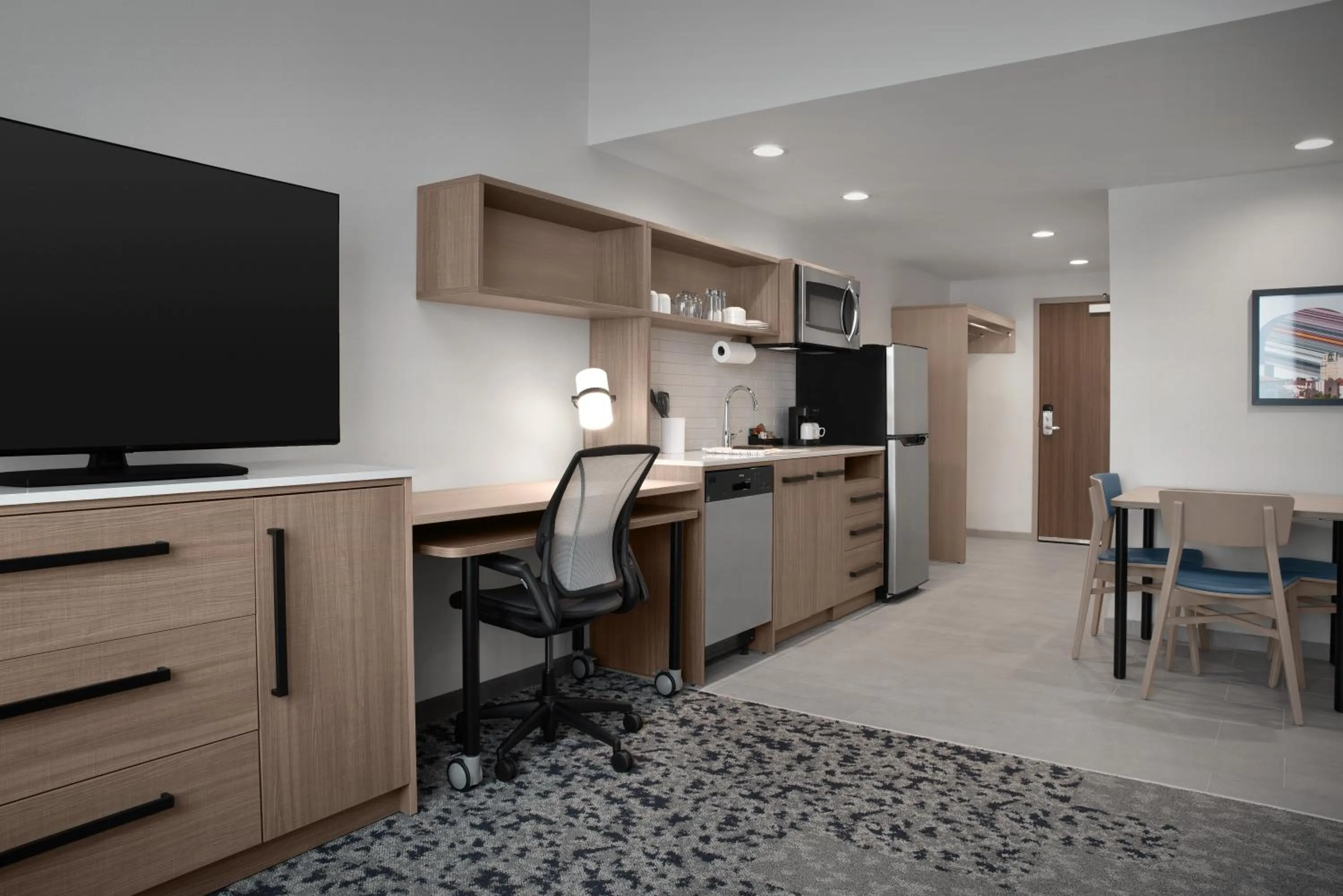 TV and multimedia in Home2 Suites By Hilton Lakeland North I-4