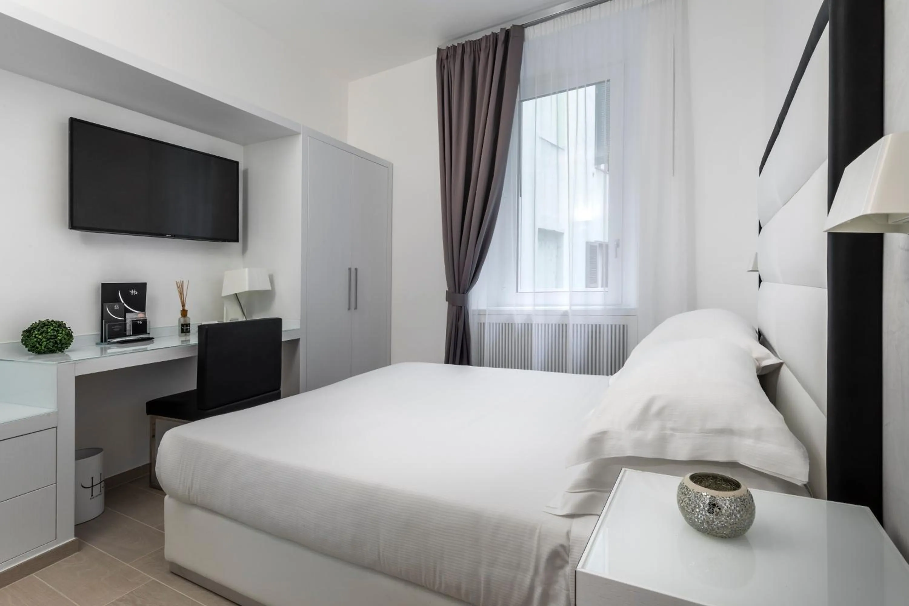 Bedroom, Bed in LHP Suite Roma Piazza del Popolo