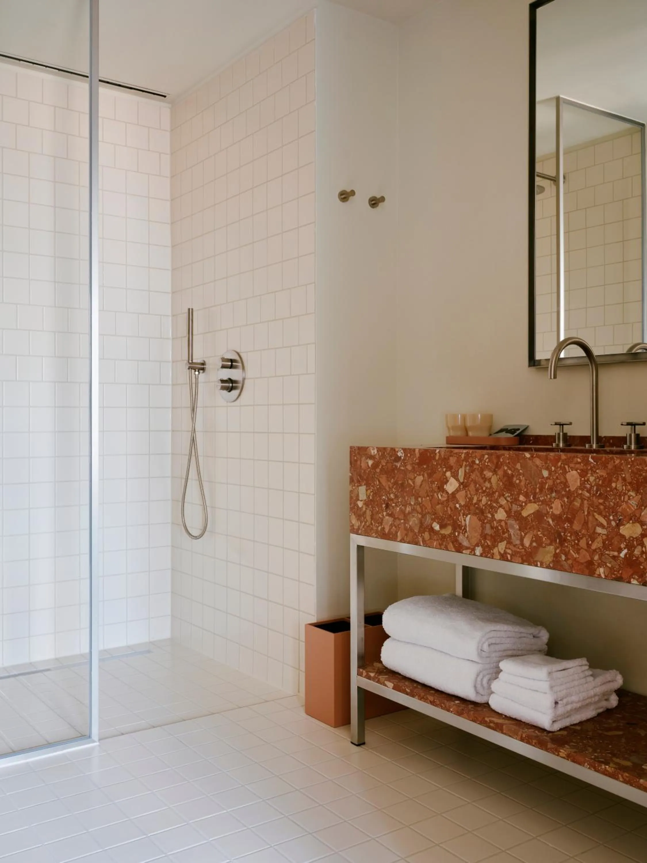 Shower in The Standard, Brussels