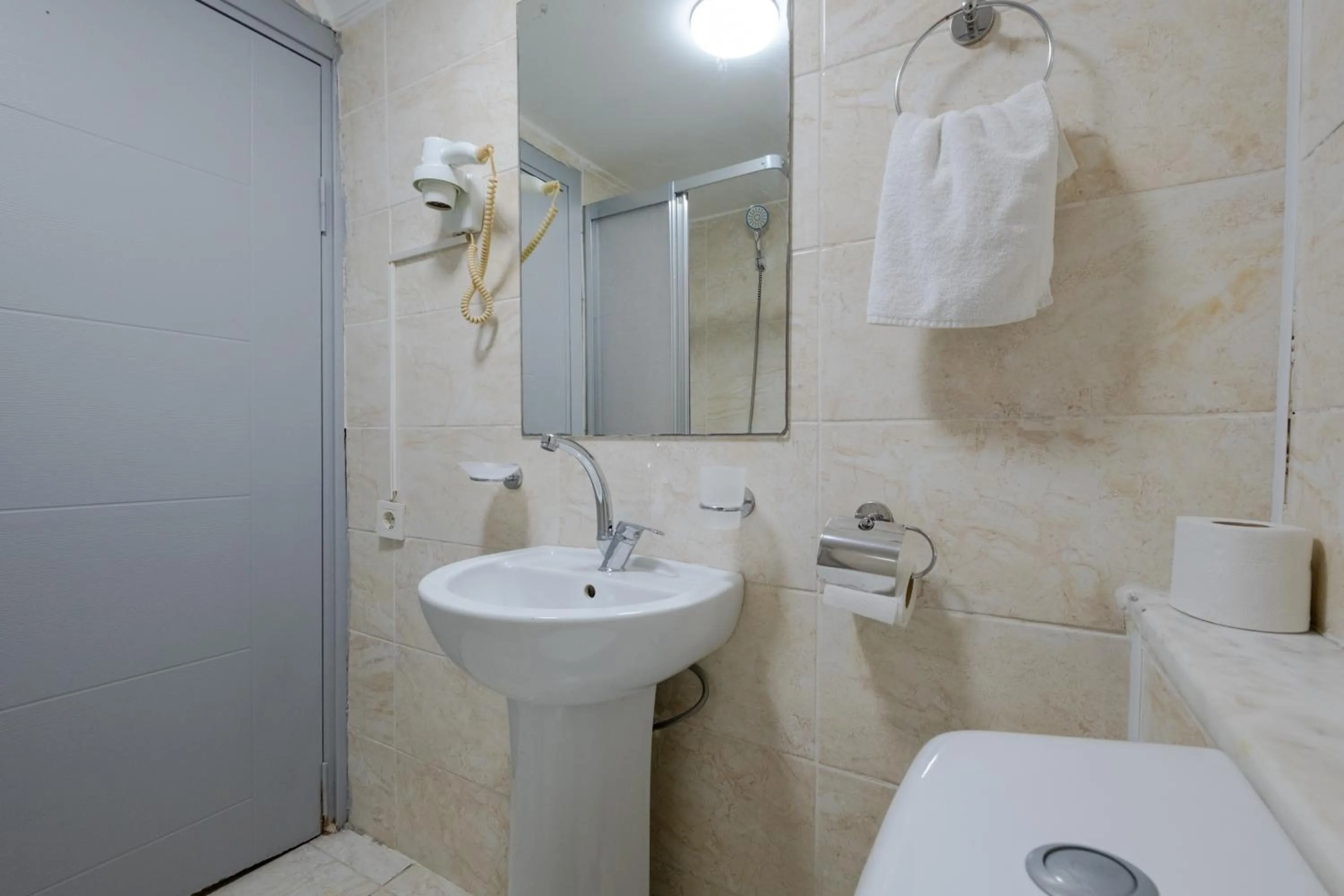 Bathroom in JAMMY Hotel