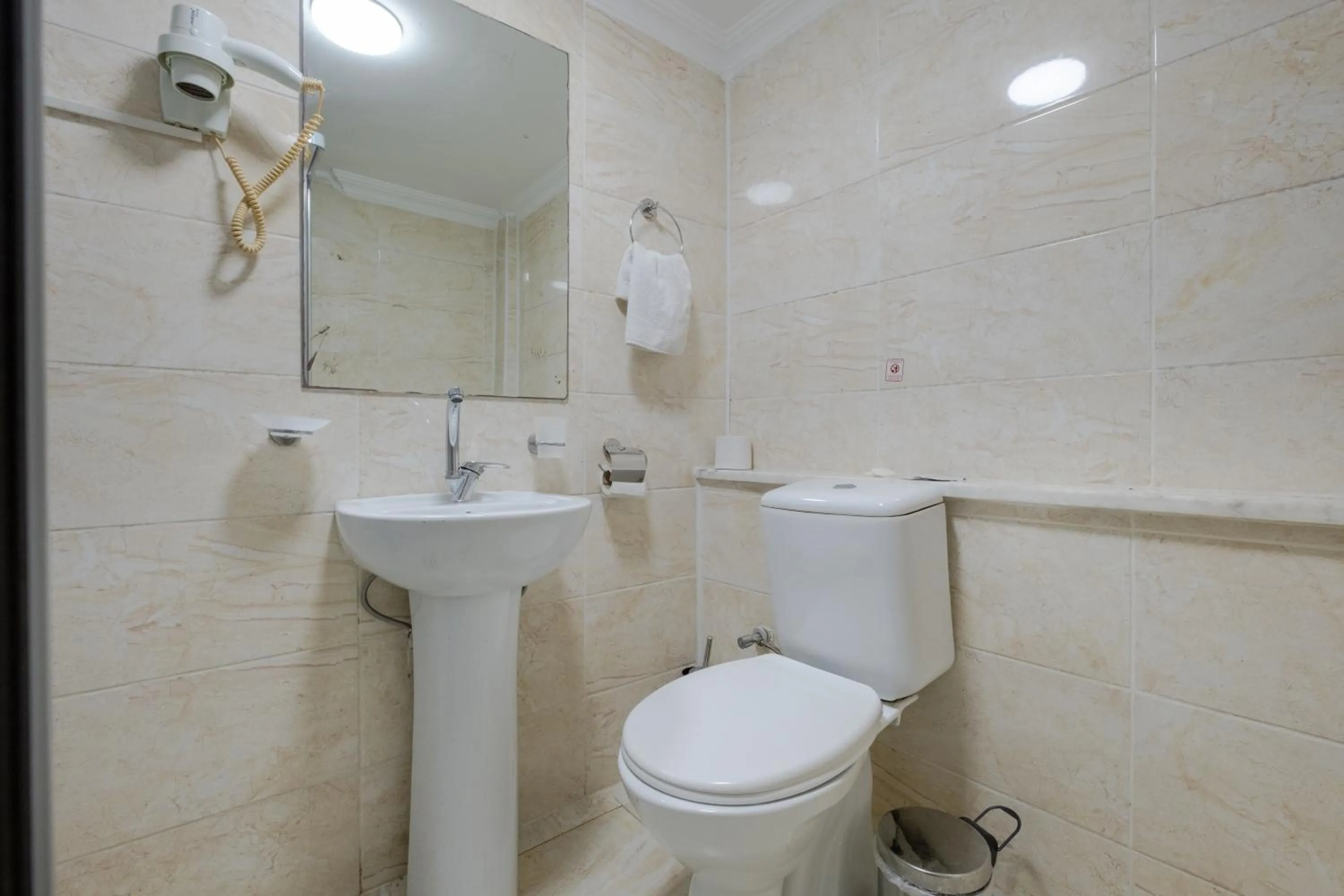 Bathroom in JAMMY Hotel