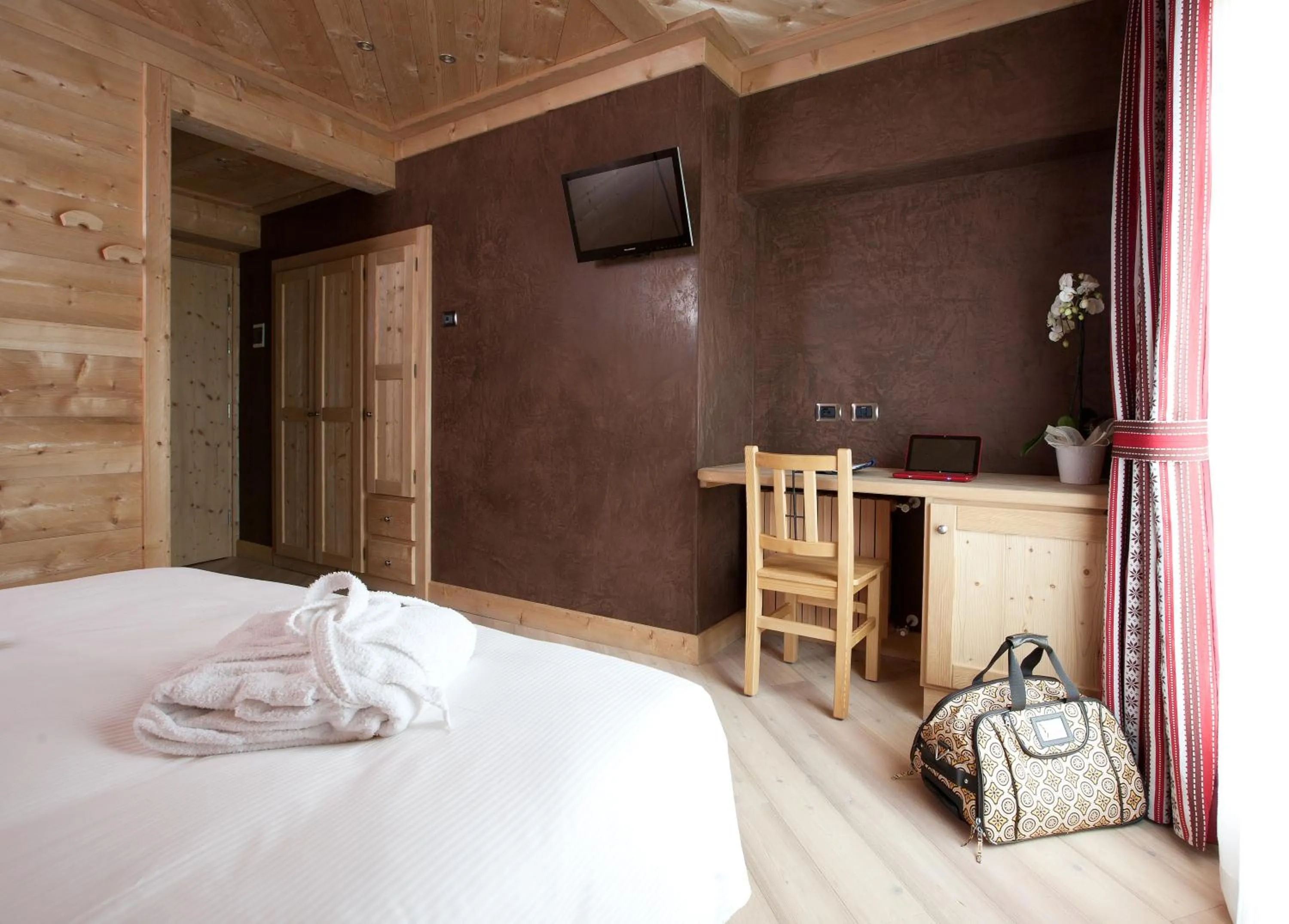 Photo of the whole room, Bed in Funivia Bormio Active Hotel - Adults Only