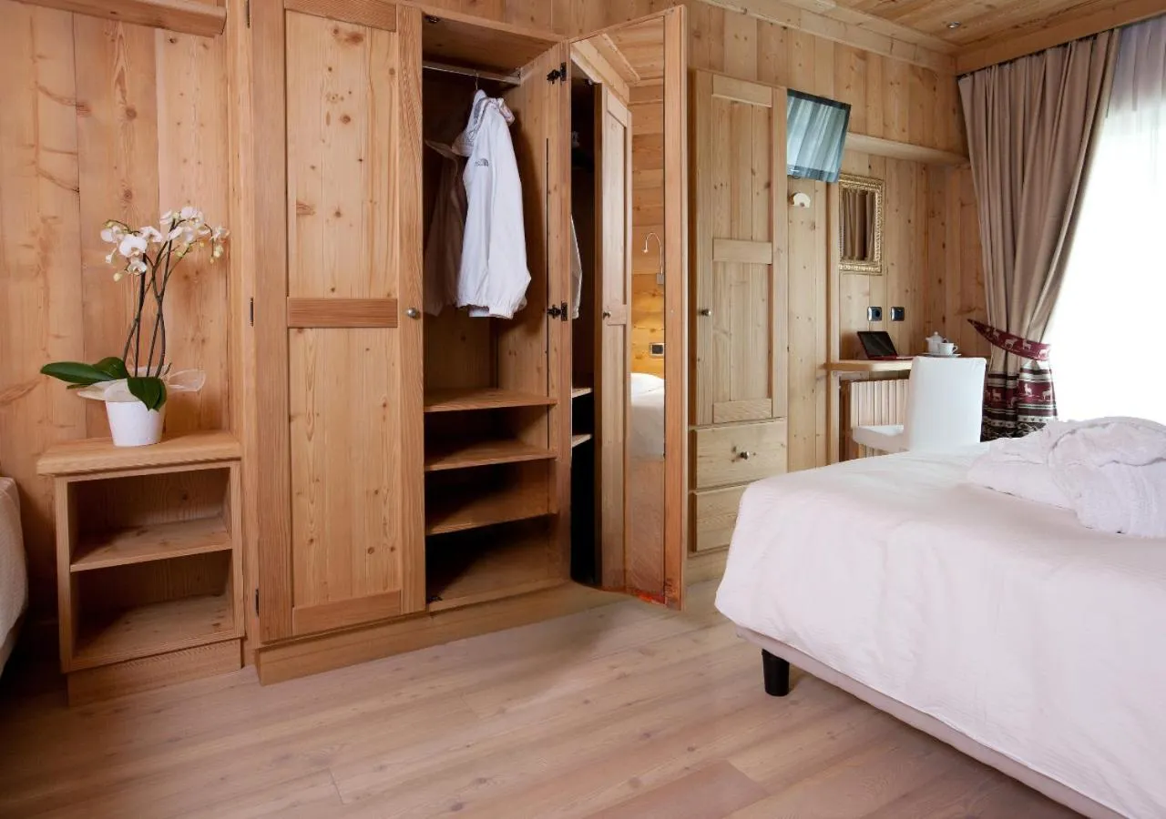 Photo of the whole room, Bed in Funivia Bormio Active Hotel - Adults Only