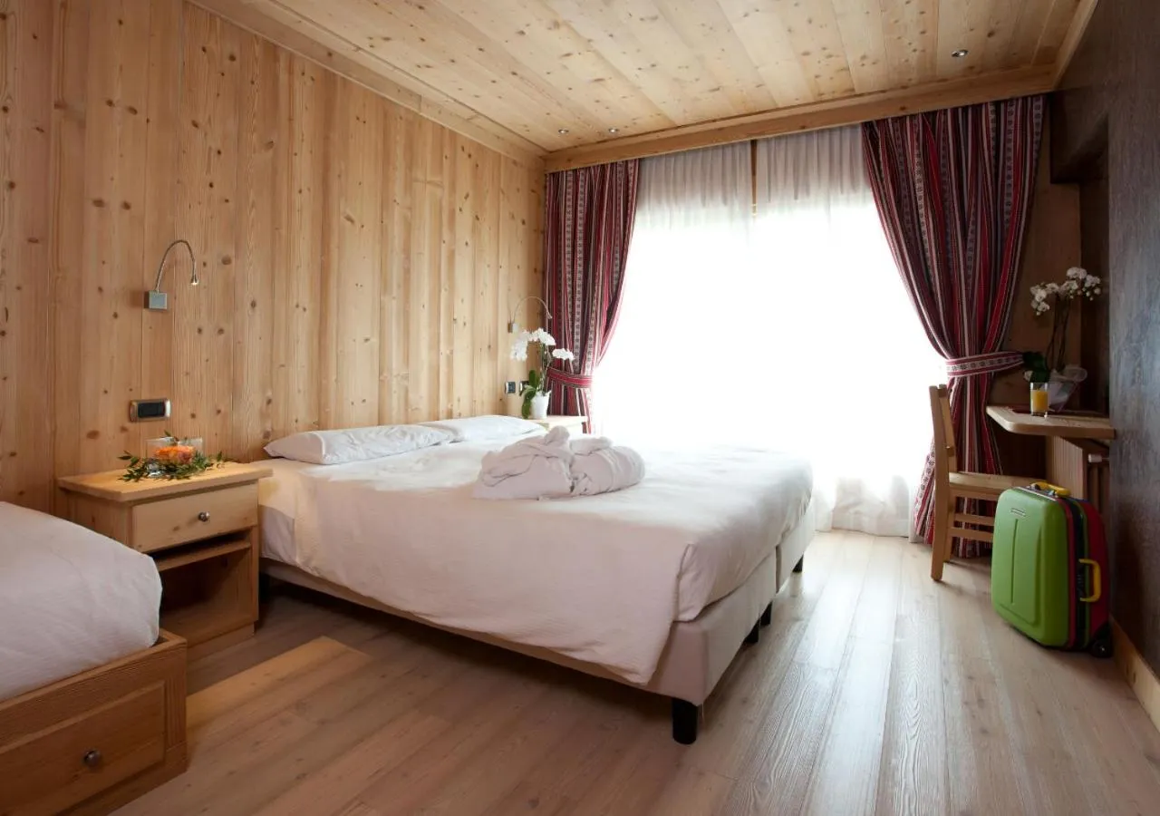 Bedroom, Bed in Funivia Bormio Active Hotel - Adults Only