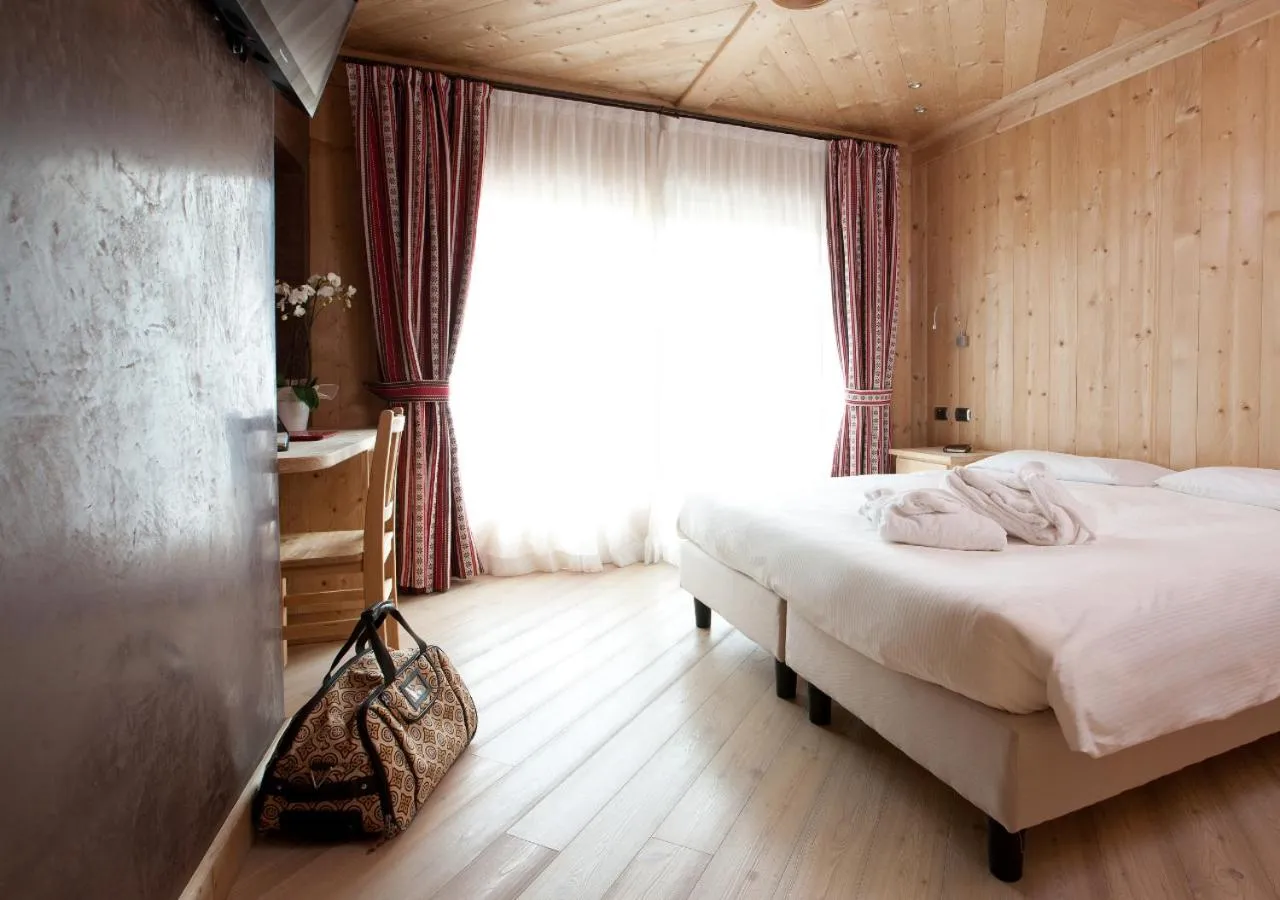 Photo of the whole room, Bed in Funivia Bormio Active Hotel - Adults Only
