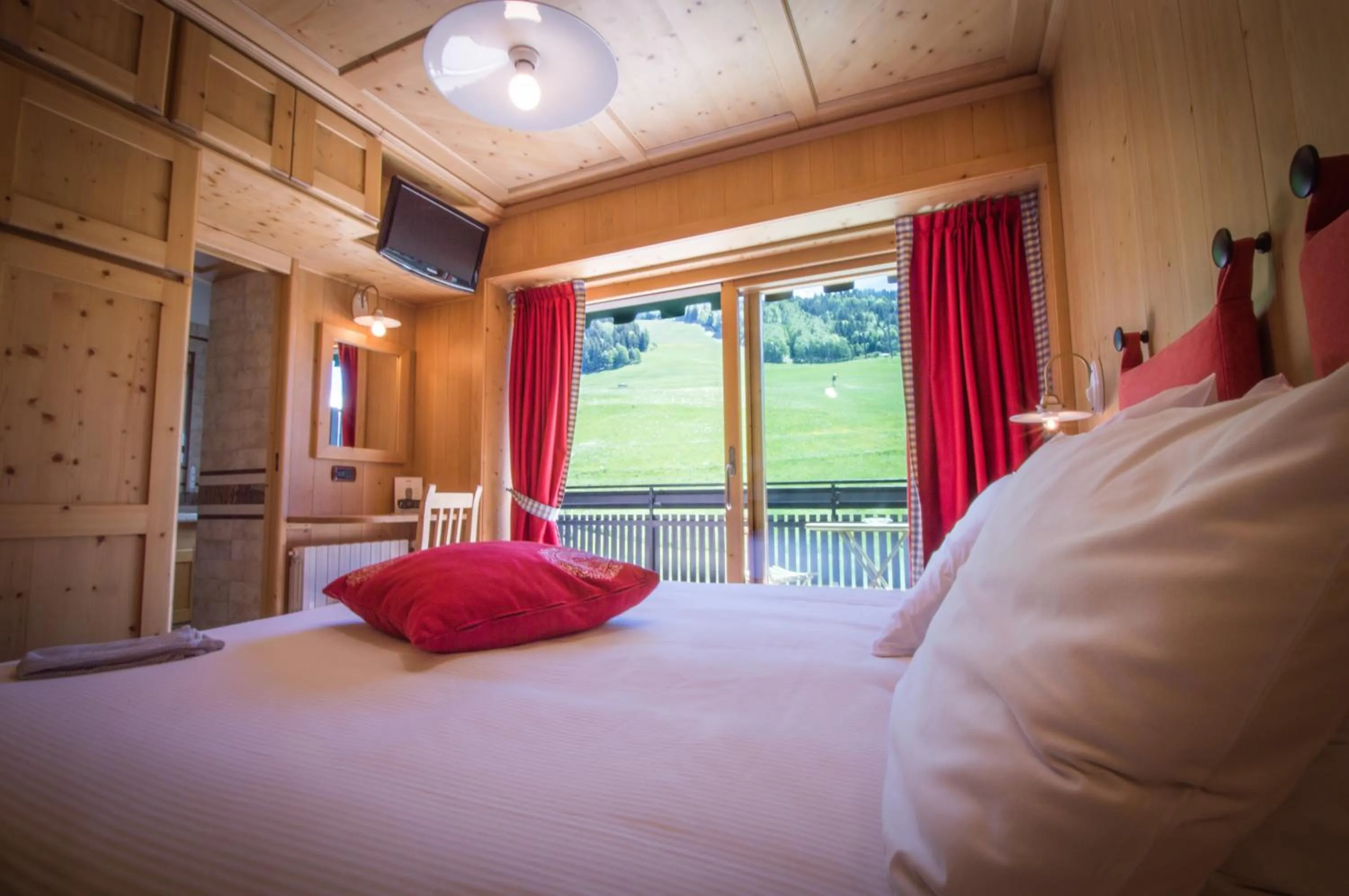 Photo of the whole room, Bed in Funivia Bormio Active Hotel - Adults Only