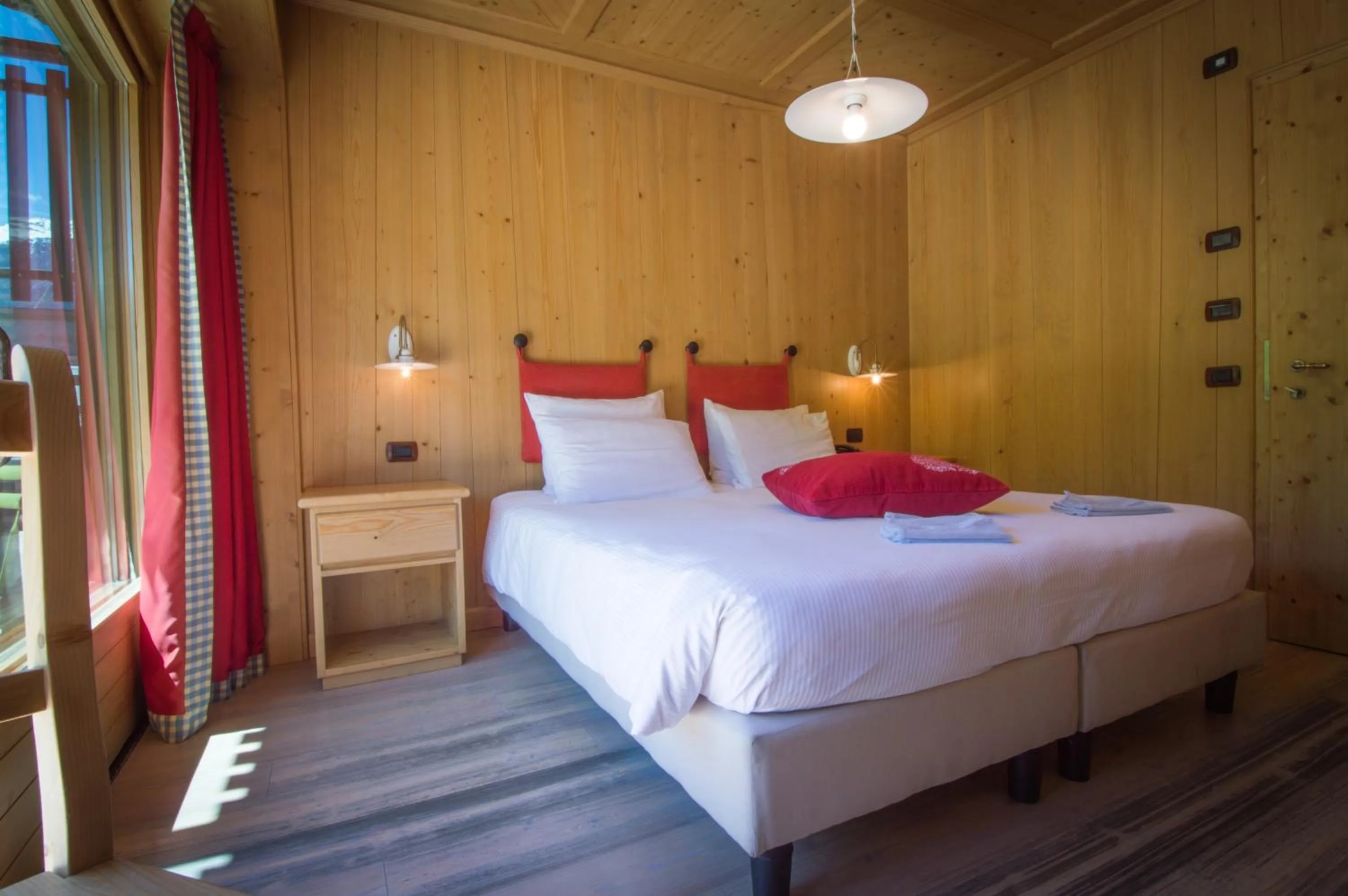 Bathroom, Bed in Funivia Bormio Active Hotel - Adults Only