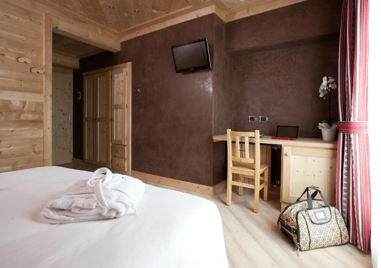 Bedroom, Bed in Funivia Bormio Active Hotel - Adults Only