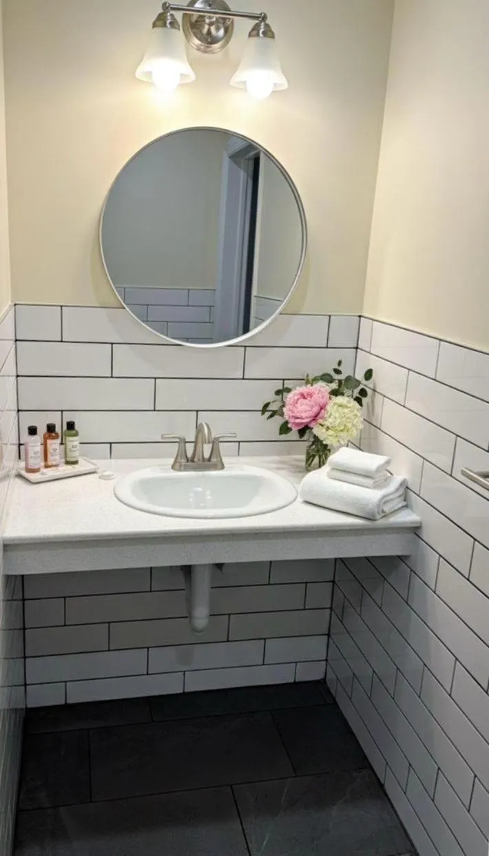 Bathroom in Nova Hotel JFK