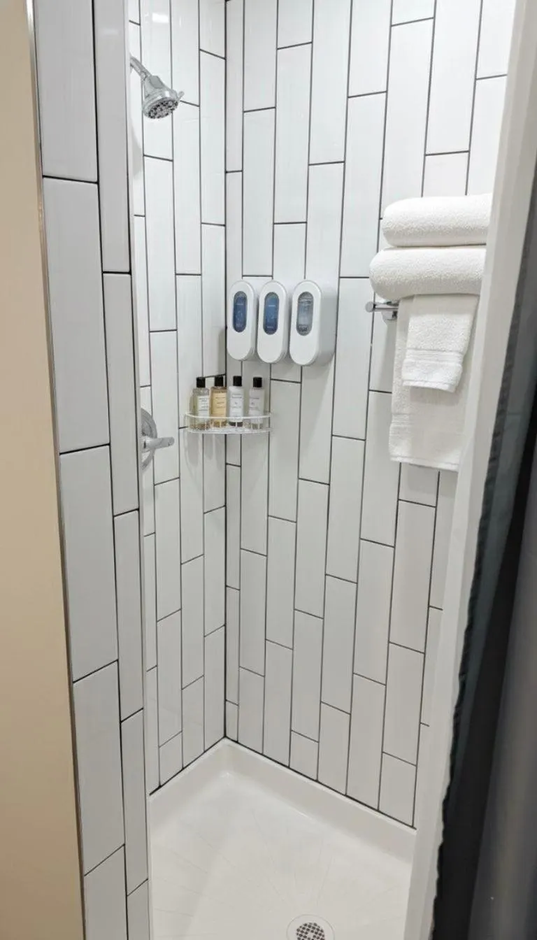 Shower in Nova Hotel JFK