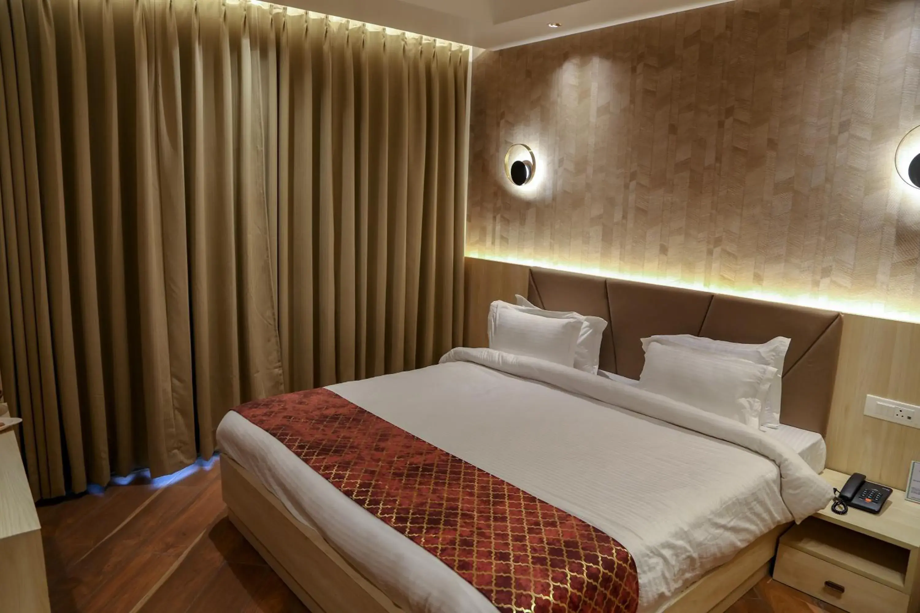 Queen Room in Four Leaf Hotel Arjuna Manor, Varanasi Queen Room in Four Leaf Hotel Arjuna Manor, Varanasi