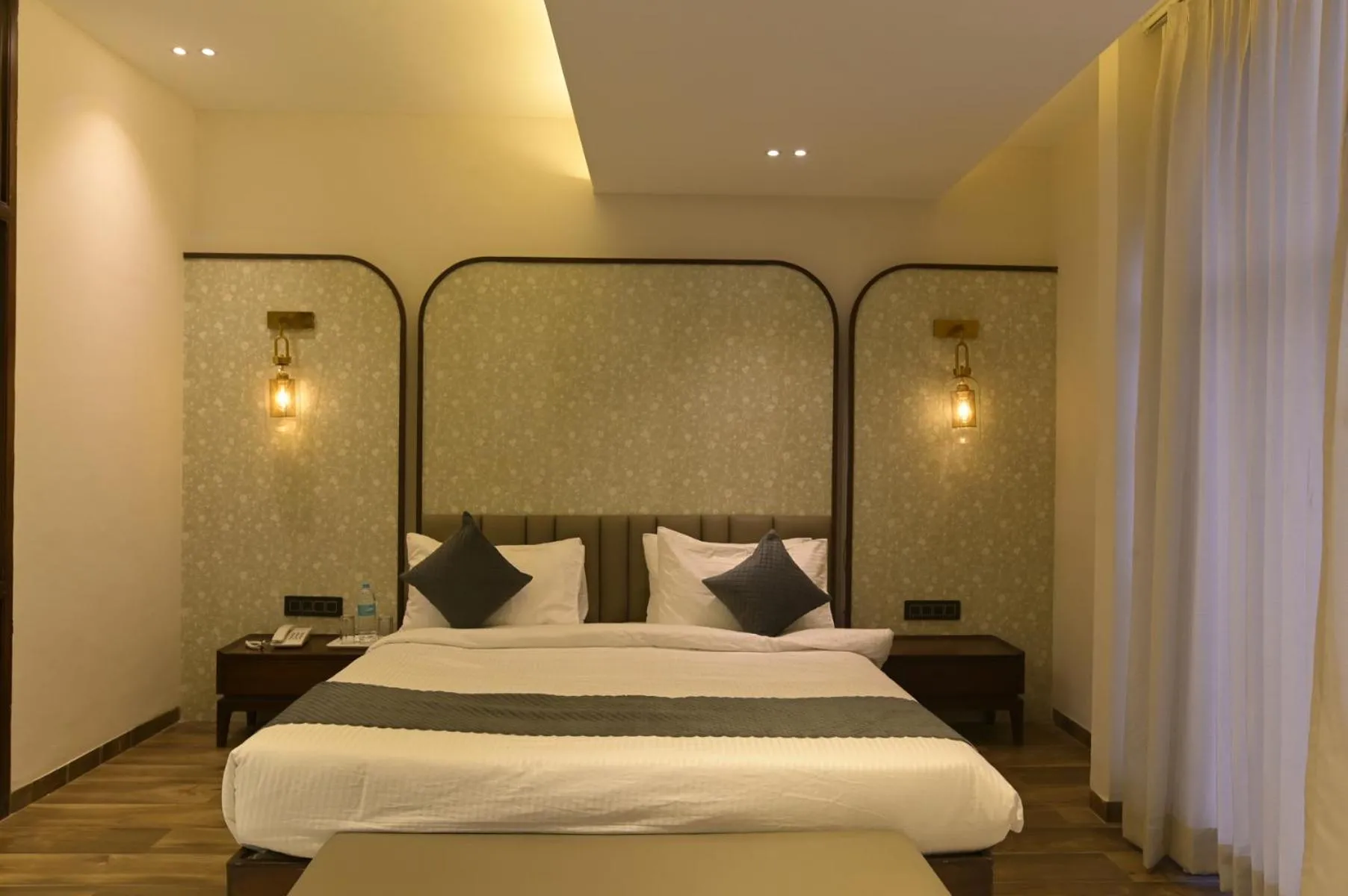 Hotel Varshish Inn