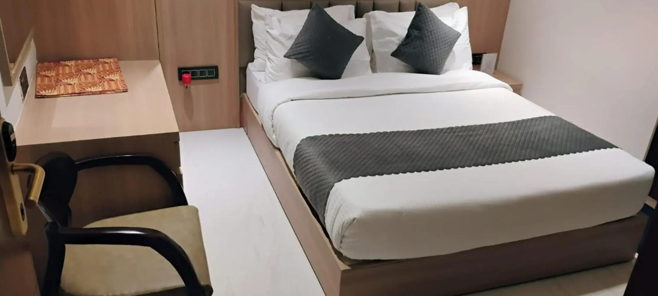 Double Room - single occupancy in Hotel Varshish Inn Double Room - single occupancy in Hotel Varshish Inn