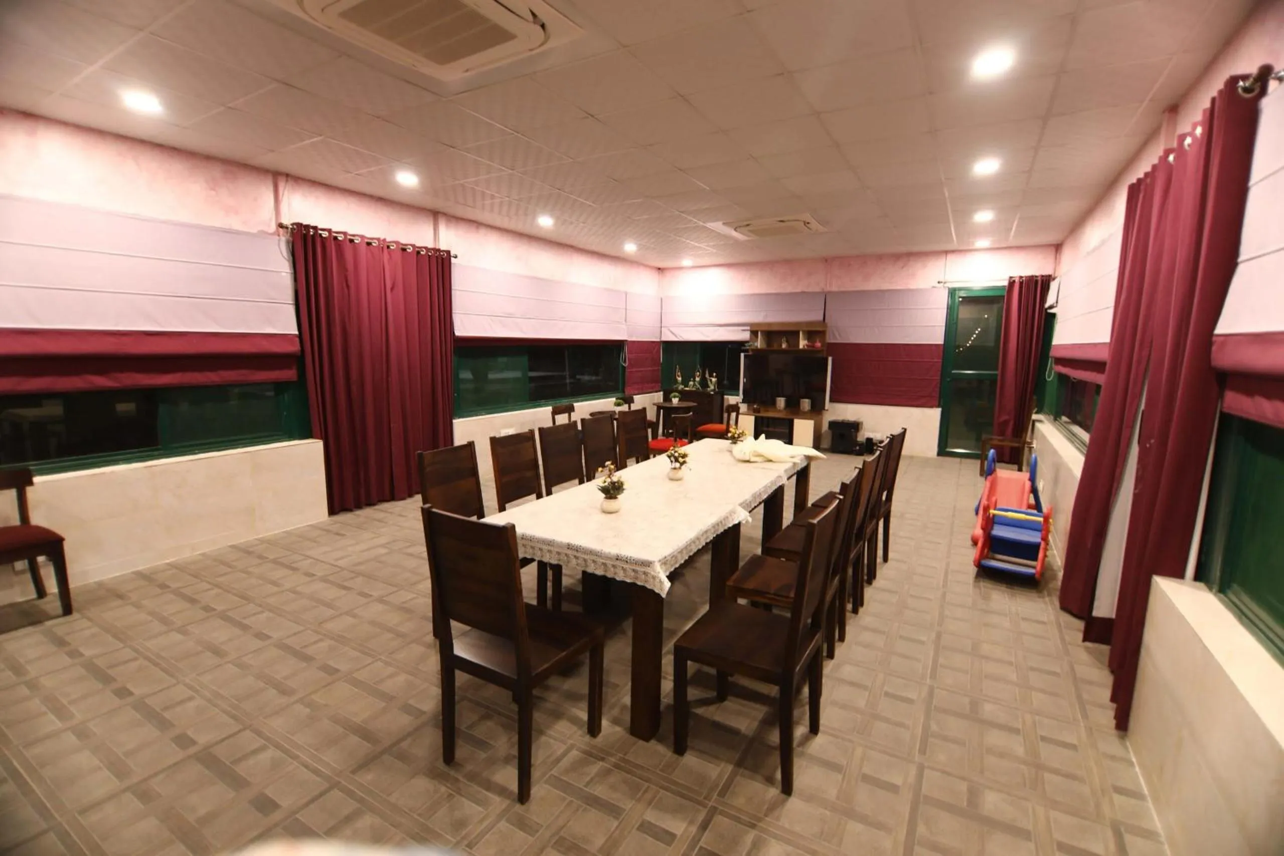 Restaurant/places to eat in Sukoon - A Wellness Resort and Spa