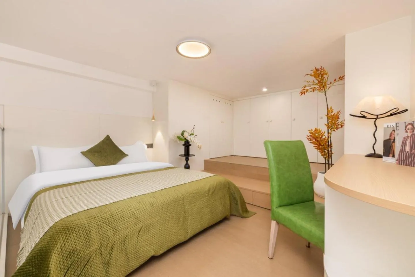 Photo of the whole room, Bed in Mihua International Apartment - Guangzhou Yangang Subway Station Branch