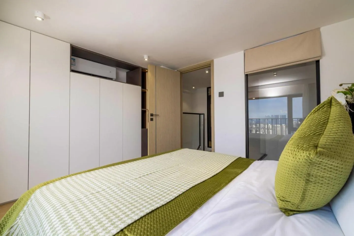 Bed in Mihua International Apartment - Guangzhou Yangang Subway Station Branch