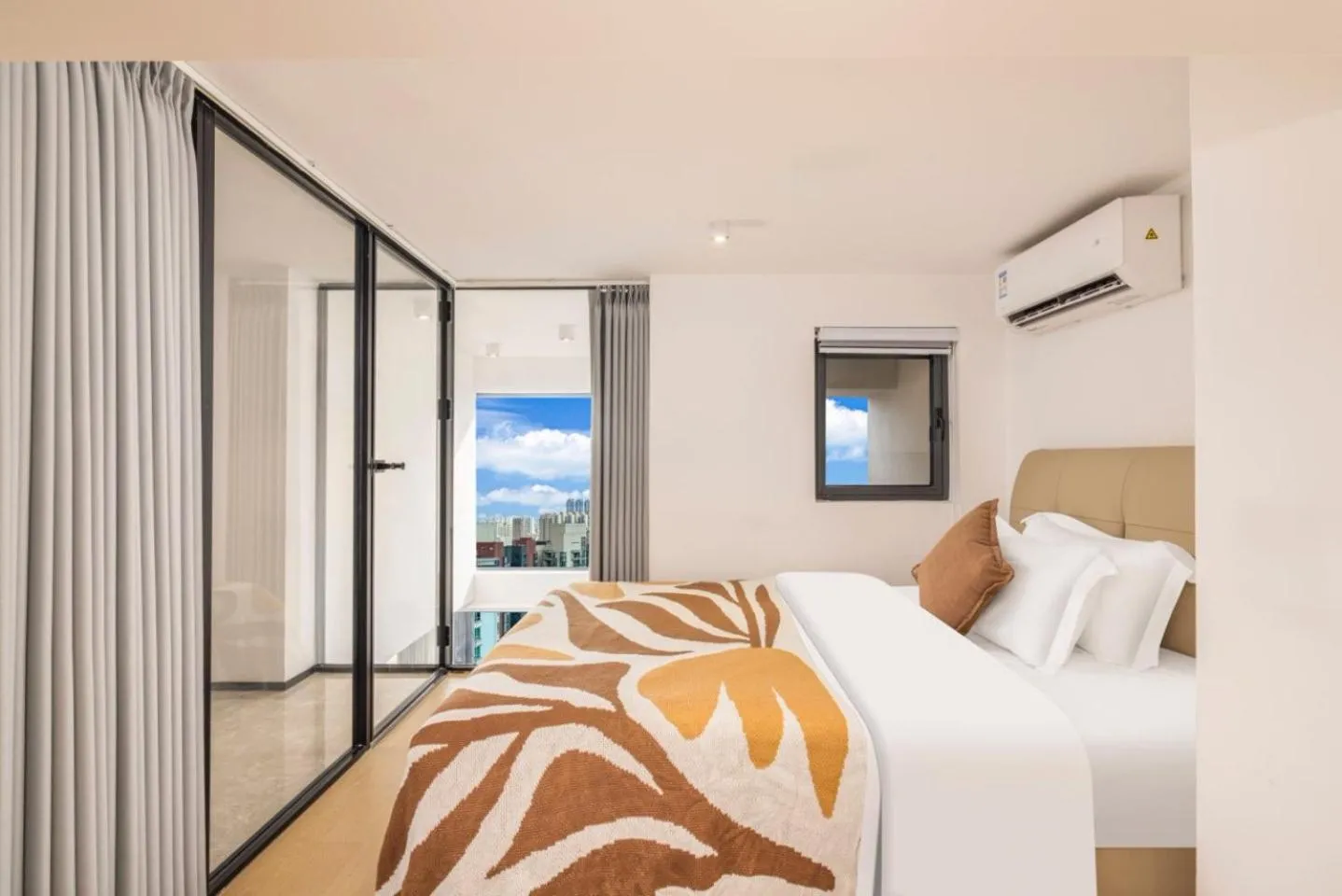 Bed in Mihua International Apartment - Guangzhou Yangang Subway Station Branch