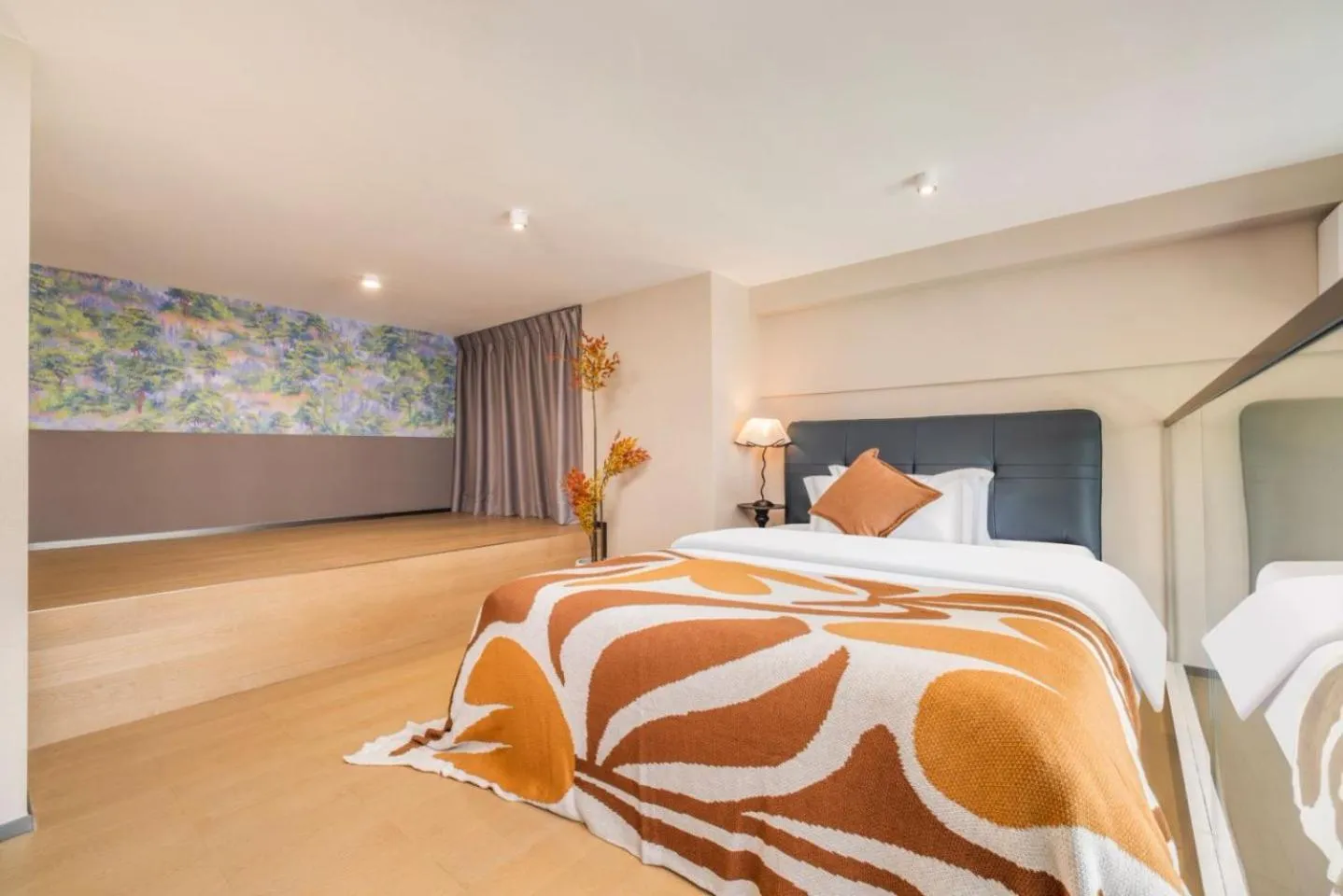 Photo of the whole room, Bed in Mihua International Apartment - Guangzhou Yangang Subway Station Branch