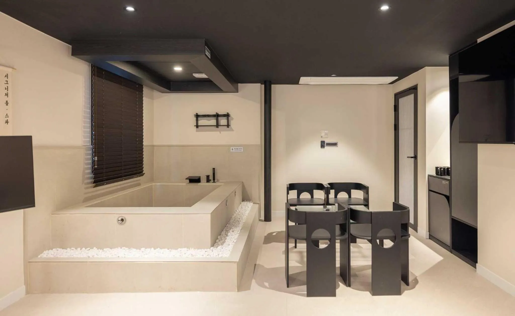 Hot Tub in Aank Hotel and Spa Jongno Unni