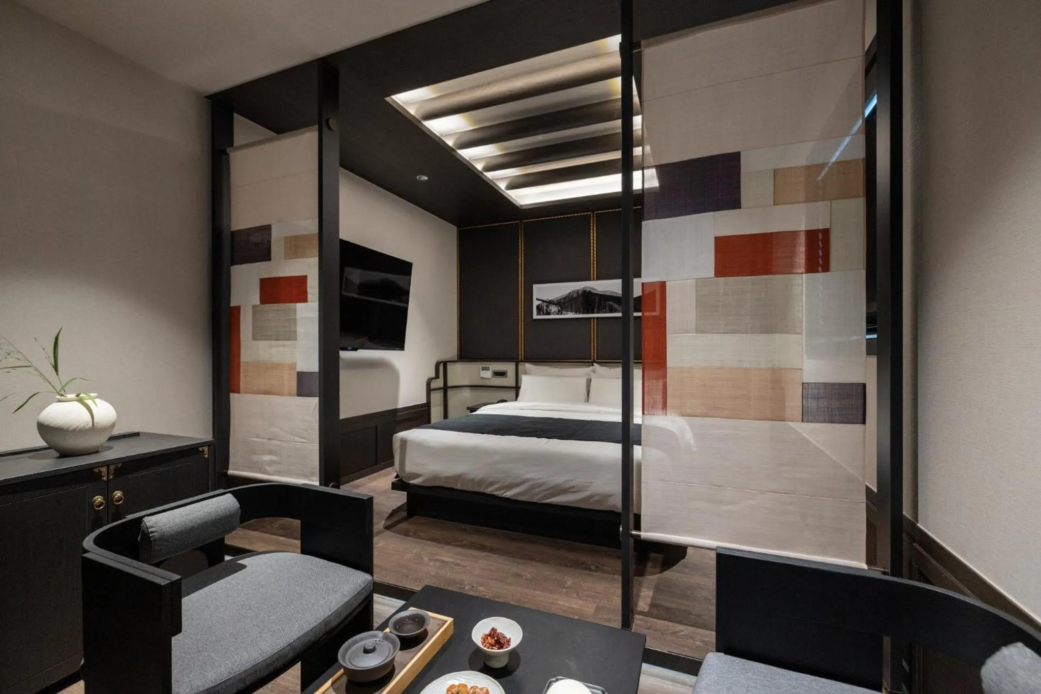 Photo of the whole room, Bed in Anook Hotel and Spa Jongno Unni