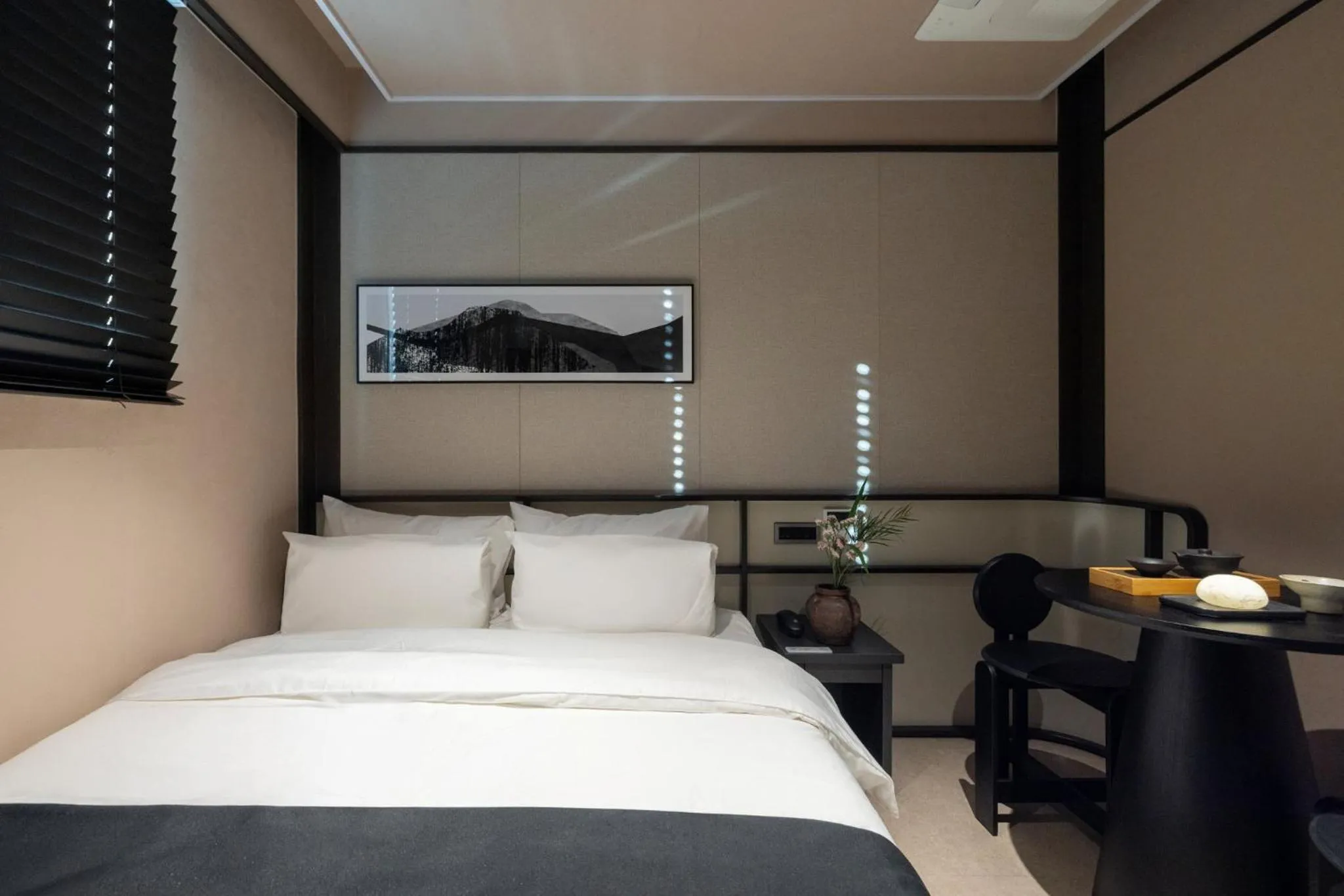 Photo of the whole room, Bed in Anook Hotel and Spa Jongno Unni