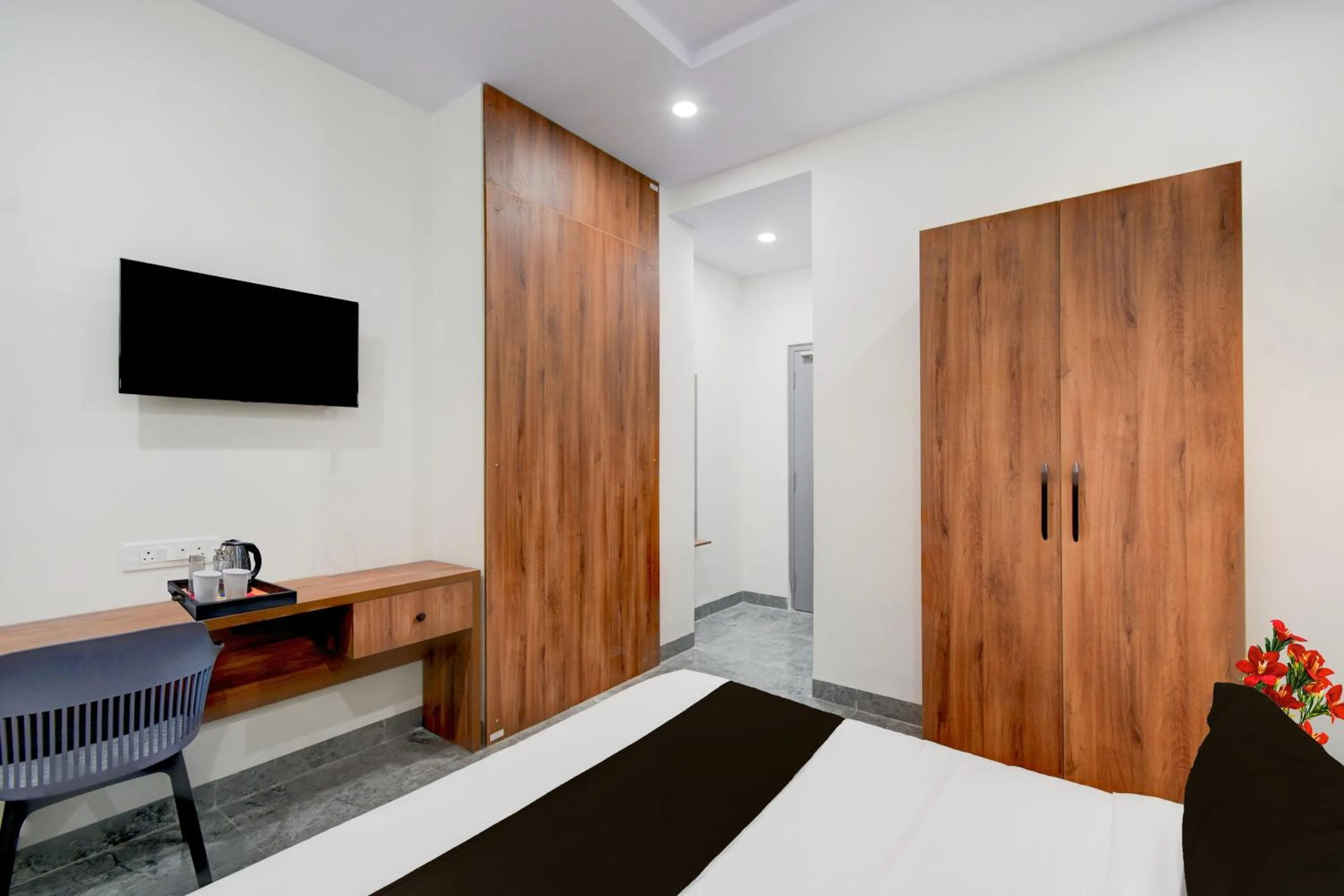 Super Townhouse Oak L B Nagar Metro Station