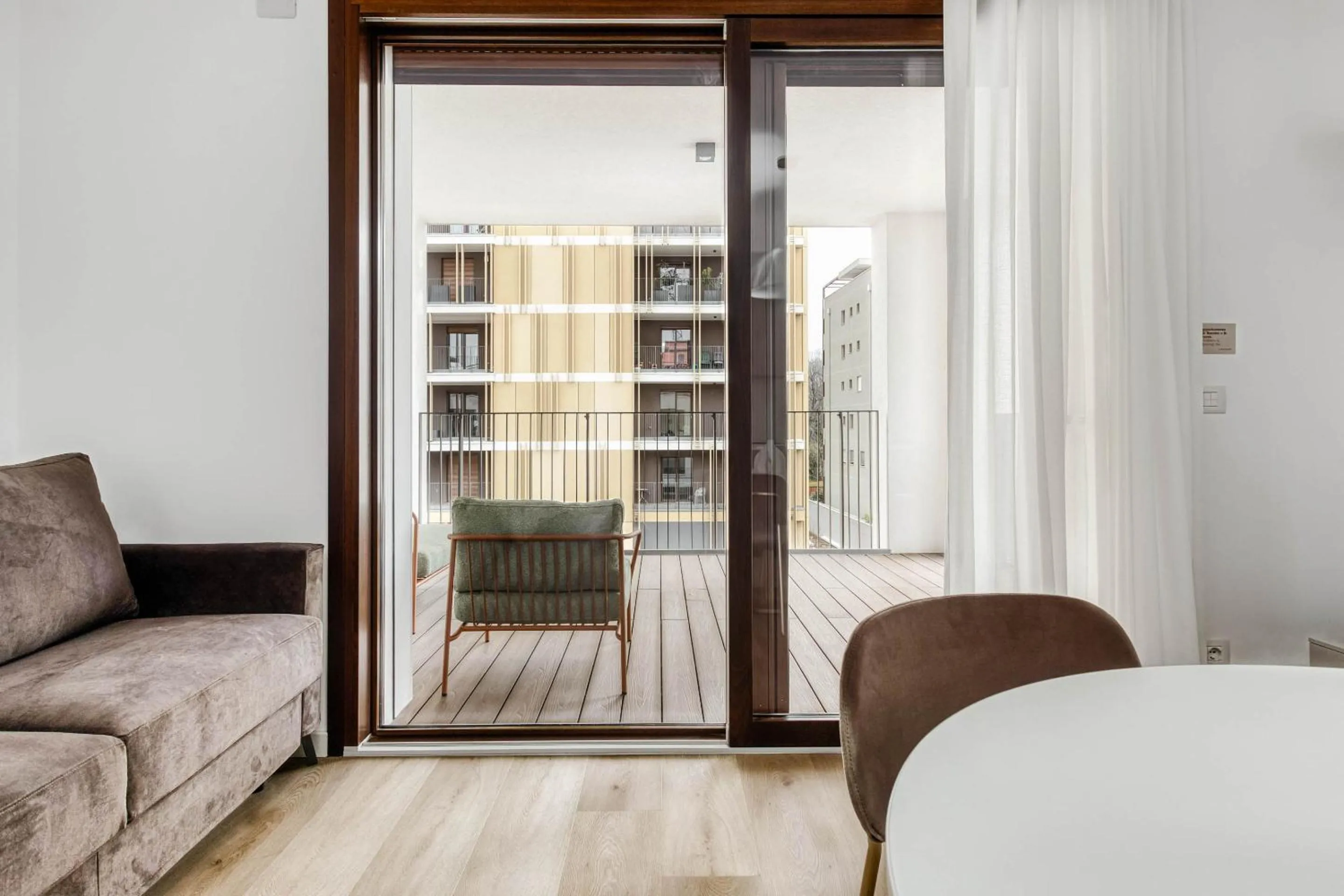 Living room, Bed in Limehome Milan Park Towers