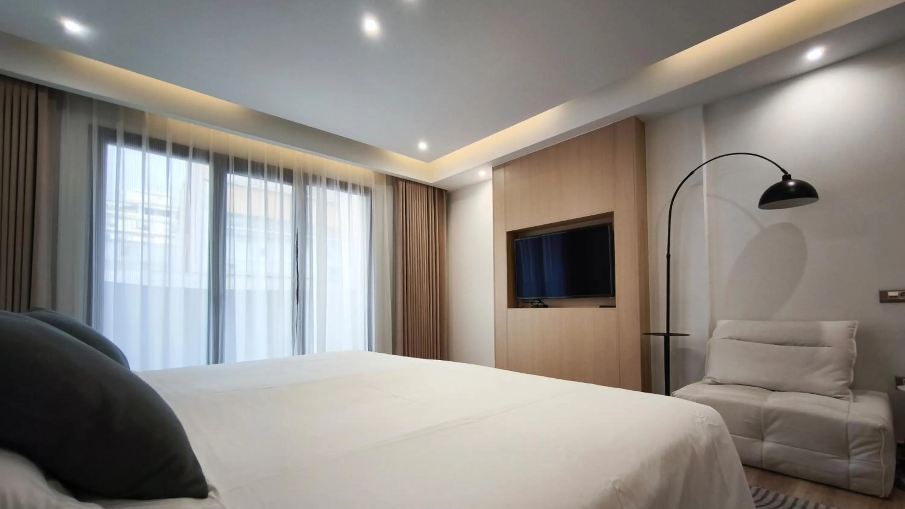 Bed in CC LUX Suites in Piraeus Port