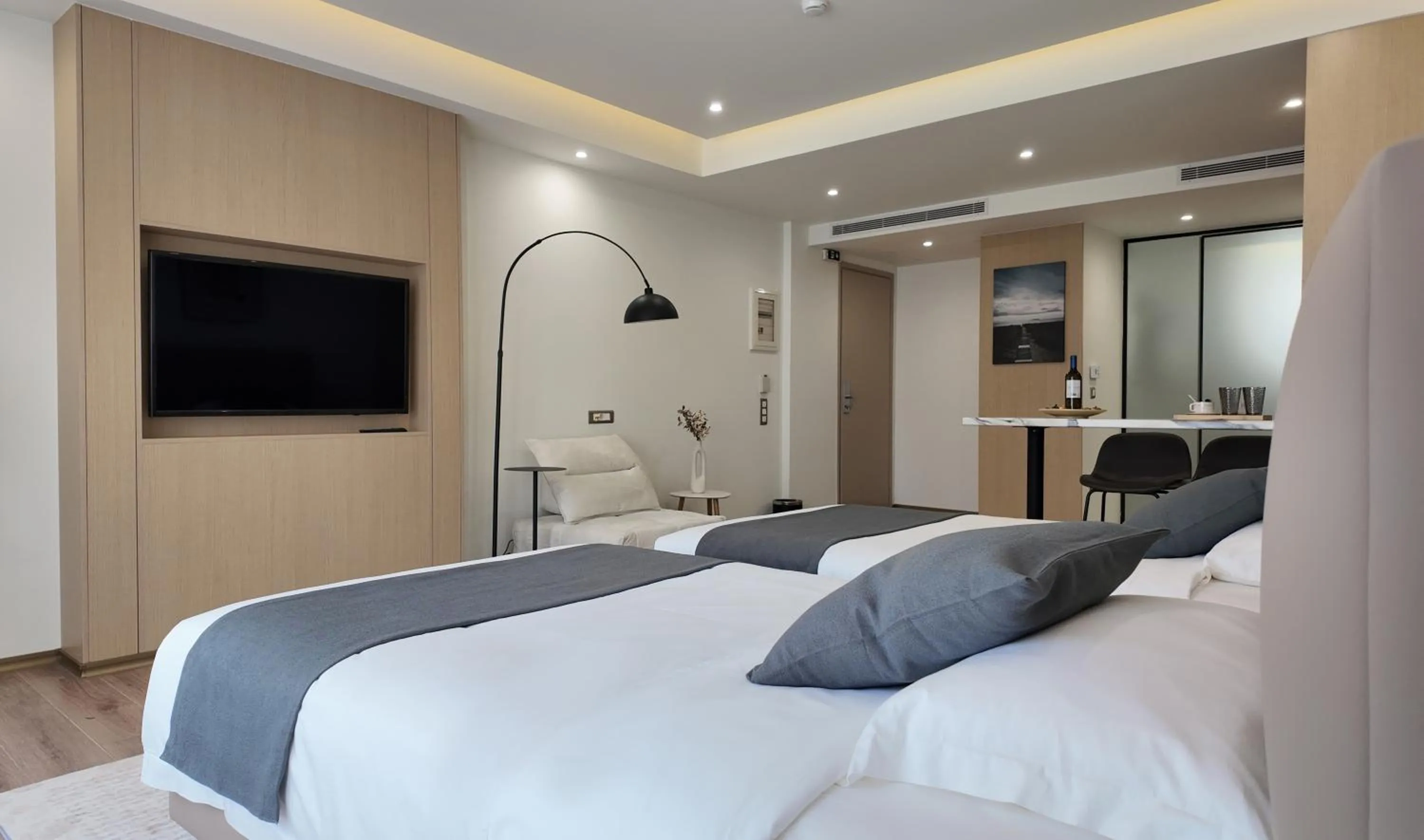 Bed in CC LUX Suites in Piraeus Port