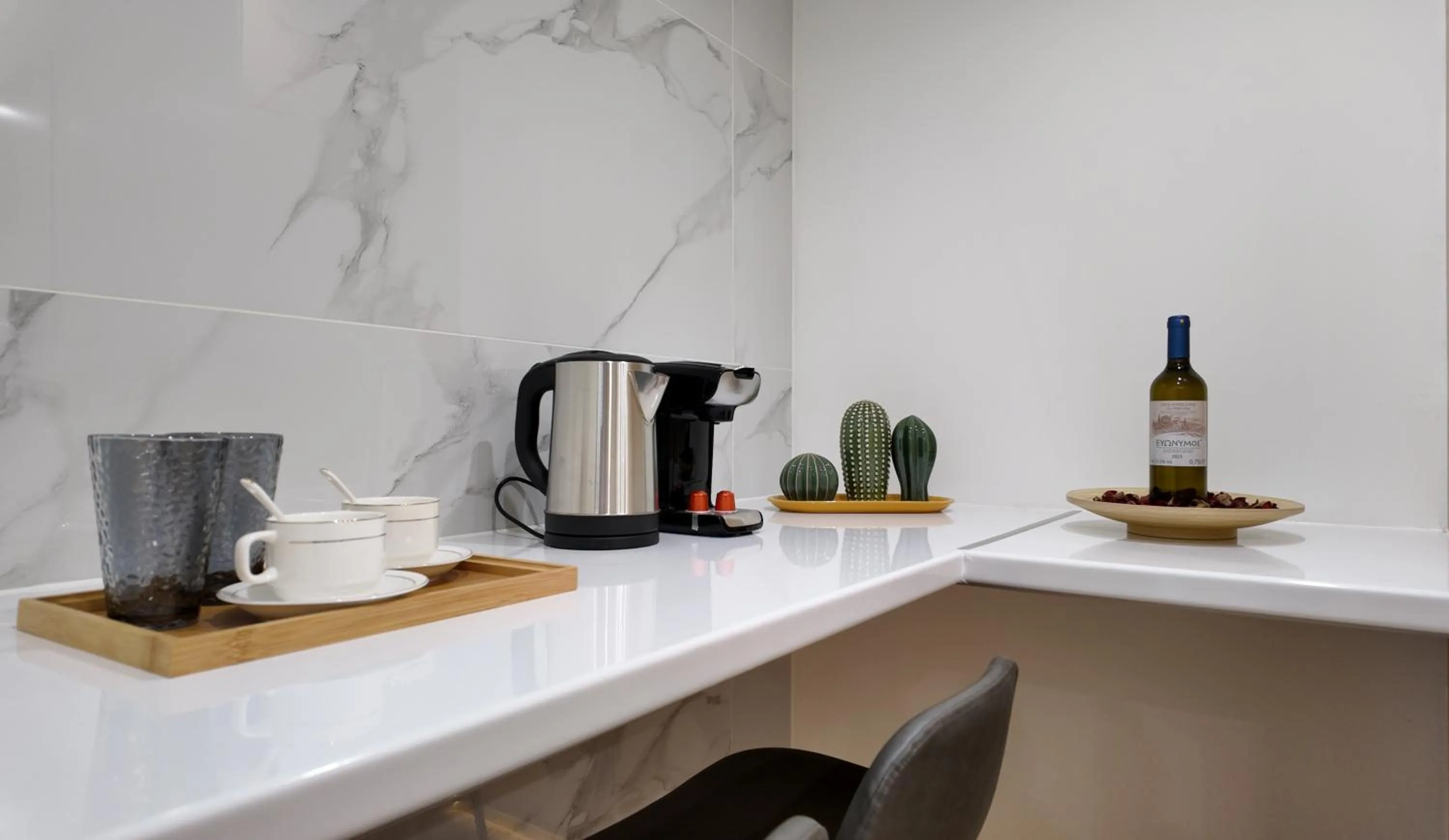 Coffee/tea facilities in CC LUX Suites in Piraeus Port