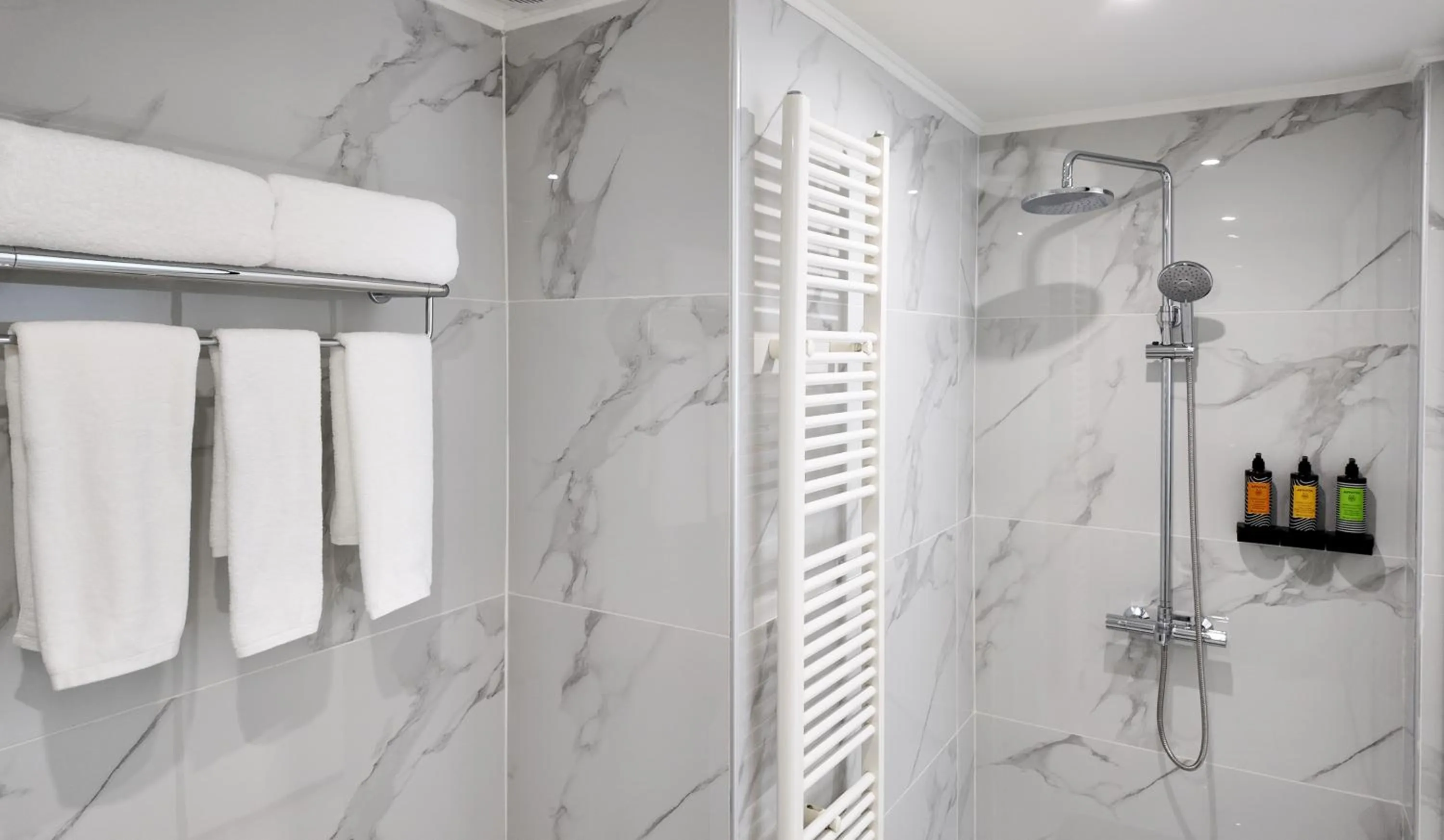 Shower in CC LUX Suites in Piraeus Port